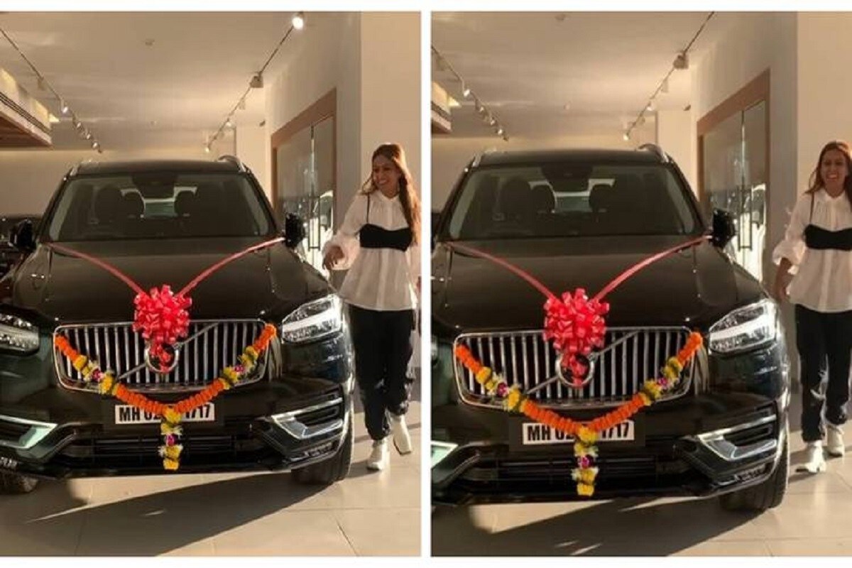 નાના પડદાની ફેમસ એક્ટ્રેસ નિયા શર્મા હાલમાં ખુબજ ખુશ છે. નિયા શર્માએ નવી કાર ખરીદી છે. જેની એક ઝલક તેણે તેનાં ઇન્સ્ટાગ્રામ પેજ પર શેર કરી છે. નિયાએ તેની કારનો વીડિયો અને તસવીરો શેર કર્યા છે. નાના પડદાની ફેમસ એક્ટ્રેસ નિયા શર્મા હાલમાં ખુબજ ખુશ છે. નિયા શર્માએ નવી કાર ખરીદી છે. જેની એક ઝલક તેણે તેનાં ઇન્સ્ટાગ્રામ પેજ પર શેર કરી છે. નિયાએ તેની કારનો વીડિયો અને તસવીરો શેર કર્યા છે.
