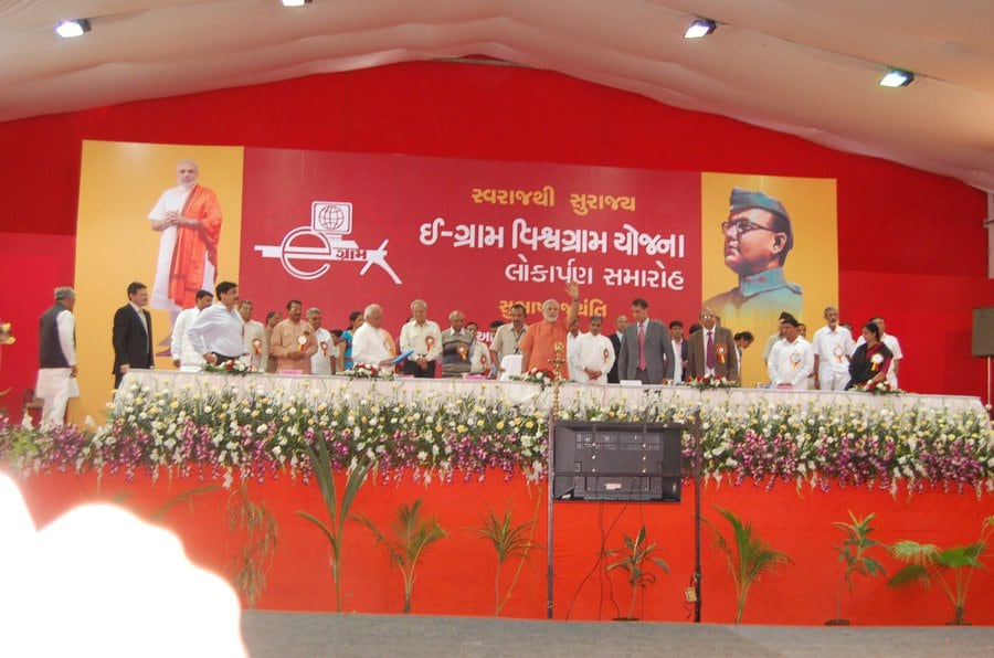 પીએમ મોદીએ ટ્વિટમાં જણાવ્યું હતું કે, નેતાજી સુભાષચંદ્ર બોઝના વિચારો અને આદર્શો આપણને એવા ભારતનું નિર્માણ કરવાની દિશામાં કામ કરવા માટે પ્રેરણા આપતા રહેશે જેના પર તેમને મજબૂત, આત્મવિશ્વાસુ અને આત્મનિર્ભર ભારતનું ગૌરવ થાય. તેમનો માનવ કેન્દ્રિત અભિગમ આવનાર વર્ષોમાં પૃથ્વીને બહેતર બનાવવા માટે યોગદાન આપતો રહેશે.” પીએમ મોદીએ ટ્વિટમાં જણાવ્યું હતું કે, નેતાજી સુભાષચંદ્ર બોઝના વિચારો અને આદર્શો આપણને એવા ભારતનું નિર્માણ કરવાની દિશામાં કામ કરવા માટે પ્રેરણા આપતા રહેશે જેના પર તેમને મજબૂત, આત્મવિશ્વાસુ અને આત્મનિર્ભર ભારતનું ગૌરવ થાય. તેમનો માનવ કેન્દ્રિત અભિગમ આવનાર વર્ષોમાં પૃથ્વીને બહેતર બનાવવા માટે યોગદાન આપતો રહેશે.”