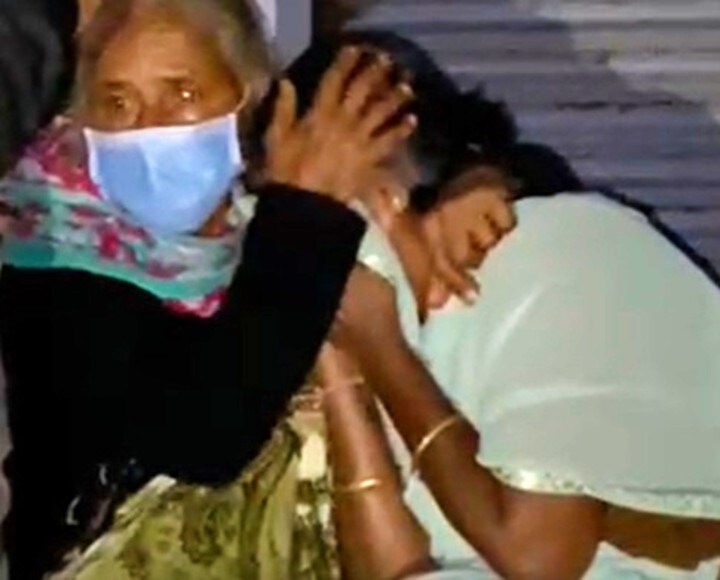 રાજકોટના નામાંકિત ડોક્ટર એવા પ્રકાશ મોઢા ની દવા પણ તેઓ લેતા હતા. તો સાથે જ લાંબા સમયથી ચાલી આવતી બીમારીના કારણે તેઓ કંટાળી ગયા હતા. ત્યારે શક્ય છે કે તેઓ બીમારીથી કંટાળીને આપઘાતનું પગલું ભર્યું હોય. રાજકોટના નામાંકિત ડોક્ટર એવા પ્રકાશ મોઢા ની દવા પણ તેઓ લેતા હતા. તો સાથે જ લાંબા સમયથી ચાલી આવતી બીમારીના કારણે તેઓ કંટાળી ગયા હતા. ત્યારે શક્ય છે કે તેઓ બીમારીથી કંટાળીને આપઘાતનું પગલું ભર્યું હોય.
