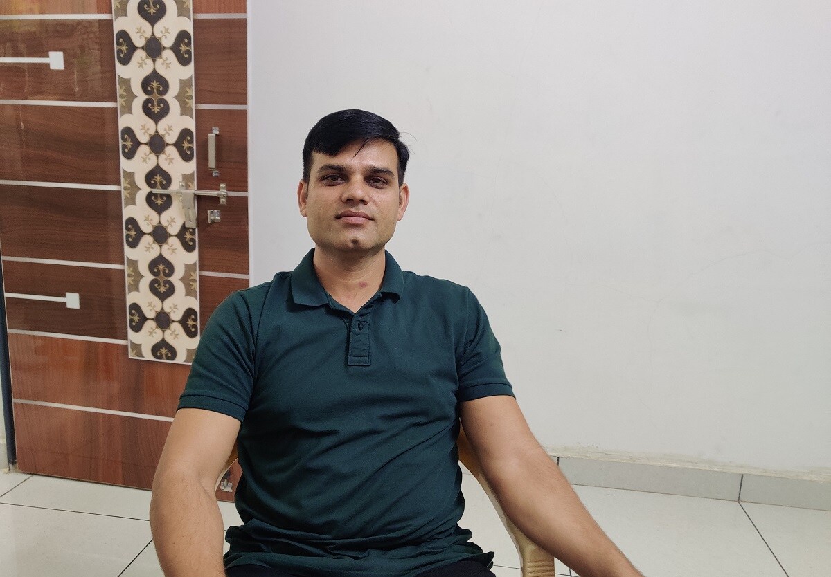 મને યાદ છે,મે મહીનાથી જુલાઈ સુધી કારગિલ વોર ચાલ્યું, કેટલાંય જવાન એવાં હતા જેમાં અમે બપોરે જમ્યા હોય અને ખબર પડે કે તે રાતે શહીદ થઈ ગયા છે મને યાદ છે યુપીનાં શહીદવીર અજય, જેઓ બપોરે મારી સાથે જમ્યા હતા. આ તમામ શબ્દો છે એ રિટાર્યડ આર્મી જવાન બી કે ખાનનાં જેમણે પોતાની કારકિર્દીની શરુઆતમાં ટ્રેનિંગ બાદ પહેલું પોસ્ટિંગ કારગિલમાં આપવામાં આવ્યું જ્યાં 2 વર્ષ વીતાવ્યા. મને યાદ છે,મે મહીનાથી જુલાઈ સુધી કારગિલ વોર ચાલ્યું, કેટલાંય જવાન એવાં હતા જેમાં અમે બપોરે જમ્યા હોય અને ખબર પડે કે તે રાતે શહીદ થઈ ગયા છે મને યાદ છે યુપીનાં શહીદવીર અજય, જેઓ બપોરે મારી સાથે જમ્યા હતા. આ તમામ શબ્દો છે એ રિટાર્યડ આર્મી જવાન બી કે ખાનનાં જેમણે પોતાની કારકિર્દીની શરુઆતમાં ટ્રેનિંગ બાદ પહેલું પોસ્ટિંગ કારગિલમાં આપવામાં આવ્યું જ્યાં 2 વર્ષ વીતાવ્યા.