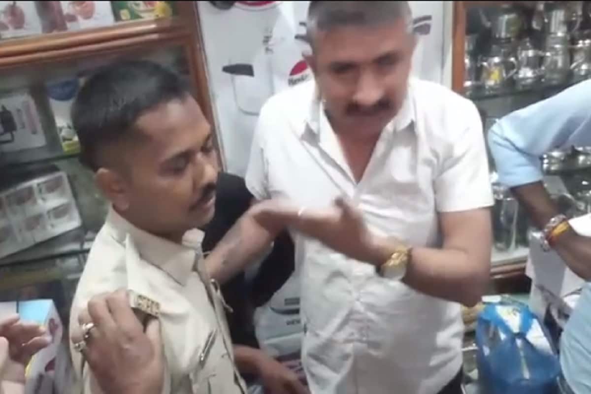 આ સમયમાં પણ કેટલાક લોકો આ અવસરને ઉત્સવમાં ફેરવાનું ચુકતા નથી. આવુ જ કઈ સુરત પોલીસની મદદ માટે રાખવામાં આવેલા હોમહગડ દ્વારા કરવામાં આવતું હતું. સુરતના પર્વત પાટિયા વિસ્તારમાં લોકોને માસ્કના નામે આ હોમગાડ ખોટી રીતે દંડ કરતો હતો. આ સમયમાં પણ કેટલાક લોકો આ અવસરને ઉત્સવમાં ફેરવાનું ચુકતા નથી. આવુ જ કઈ સુરત પોલીસની મદદ માટે રાખવામાં આવેલા હોમહગડ દ્વારા કરવામાં આવતું હતું. સુરતના પર્વત પાટિયા વિસ્તારમાં લોકોને માસ્કના નામે આ હોમગાડ ખોટી રીતે દંડ કરતો હતો.
