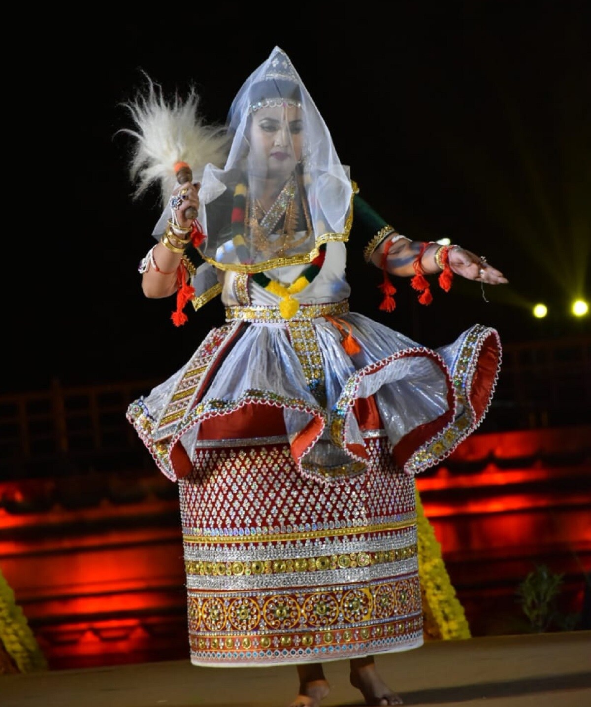 અંબાજીથી આસન સોલ અને દ્વારકાથી દિબ્રુગઢ સુધીના ભારતના બધા જ પ્રદેશો રાજ્યો એકબીજા સાથે સાંસ્કૃતિક તાદાત્મ્યથી જોડાયેલા છે, મુખ્યમંત્રી વિજય રૂપાણીએ પશ્ચિમ ભારતના મોઢેરા સૂર્ય મંદિર ના ઉત્તરાર્ધ ઉત્સવ જેમ જ પૂર્વમાં કોર્ણાક સૂર્યમંદિરમાં ડાન્સ ફેસ્ટિવલ યોજાય છે. શક્તિસ્વરૂપા આધ્યા શક્તિ નો ઉત્સવ નવરાત્રી ગુજરાતની વૈશ્વિક પહેચાન છે, તો બંગાળનો દુર્ગાપૂજા શક્તિ-આરાધના નો સમન્વયકારી ઉત્સવ છે. અંબાજીથી આસન સોલ અને દ્વારકાથી દિબ્રુગઢ સુધીના ભારતના બધા જ પ્રદેશો રાજ્યો એકબીજા સાથે સાંસ્કૃતિક તાદાત્મ્યથી જોડાયેલા છે, મુખ્યમંત્રી વિજય રૂપાણીએ પશ્ચિમ ભારતના મોઢેરા સૂર્ય મંદિર ના ઉત્તરાર્ધ ઉત્સવ જેમ જ પૂર્વમાં કોર્ણાક સૂર્યમંદિરમાં ડાન્સ ફેસ્ટિવલ યોજાય છે. શક્તિસ્વરૂપા આધ્યા શક્તિ નો ઉત્સવ નવરાત્રી ગુજરાતની વૈશ્વિક પહેચાન છે, તો બંગાળનો દુર્ગાપૂજા શક્તિ-આરાધના નો સમન્વયકારી ઉત્સવ છે.