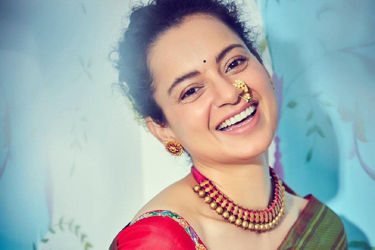 એન્ટરટેઇનમેન્ટ ડેસ્ક: કંગના રનૌટ (Kangana Ranaut)ફિલ્મ ઇન્ડસ્ટ્રીની મોંઘી એક્ટ્રેસમાંથી એક છે. હાલમાં જ તે ખેડૂત આંદોલન (Farmer Protest)ની સાથે તેનાં ભાઇ અને બહેનને ચાર ફ્લેટ અપાવવાને કારણે ચર્ચા છે. ફક્ત 15 વર્ષાં કરિઅરમાં કંગનાએ રાષ્ટ્રીય પુરસ્કાર સમેત કંઇ પ્રતિષ્ઠિત ફિલ્મ સમ્માન પોતાનાં નામે કર્યો છે. કંગનાએ બોલિવૂડ ક્વિન કહેવાય છે પણ, શું આપ જાણો છો કે તેની પોતાની પાસે મુંબઇમાં જ નહીં પણ મનાલીમાં કરોડોનો આલીશાન બંગલો છે. (PHOTO-@kanganaranaut/ Instagram) એન્ટરટેઇનમેન્ટ ડેસ્ક: કંગના રનૌટ (Kangana Ranaut)ફિલ્મ ઇન્ડસ્ટ્રીની મોંઘી એક્ટ્રેસમાંથી એક છે. હાલમાં જ તે ખેડૂત આંદોલન (Farmer Protest)ની સાથે તેનાં ભાઇ અને બહેનને ચાર ફ્લેટ અપાવવાને કારણે ચર્ચા છે. ફક્ત 15 વર્ષાં કરિઅરમાં કંગનાએ રાષ્ટ્રીય પુરસ્કાર સમેત કંઇ પ્રતિષ્ઠિત ફિલ્મ સમ્માન પોતાનાં નામે કર્યો છે. કંગનાએ બોલિવૂડ ક્વિન કહેવાય છે પણ, શું આપ જાણો છો કે તેની પોતાની પાસે મુંબઇમાં જ નહીં પણ મનાલીમાં કરોડોનો આલીશાન બંગલો છે. (PHOTO-@kanganaranaut/ Instagram)