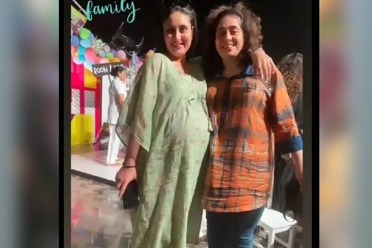 કરીનાએ તેની કઝિન નિતાશા નંદા જે શઅવેતા બચ્ચનની નણદ લાગે છએ. તેની સાથે ફોટો શેર કર્યું છે. કરીનાએ કેપ્શનમાં લખ્યું છે, 'લવ માય ફેમિલી', એન્ડ સિસ્ટર્સ (PHOTOS: Instagarm @kareenakapoorkhan) કરીનાએ તેની કઝિન નિતાશા નંદા જે શઅવેતા બચ્ચનની નણદ લાગે છએ. તેની સાથે ફોટો શેર કર્યું છે. કરીનાએ કેપ્શનમાં લખ્યું છે, 'લવ માય ફેમિલી', એન્ડ સિસ્ટર્સ (PHOTOS: Instagarm @kareenakapoorkhan)