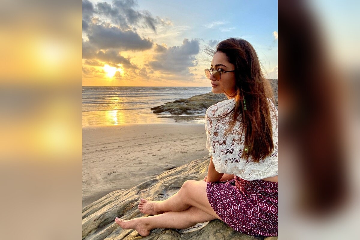 ત્રિધા હિન્દી ઉપરાંત બંગાળી, તમિલ, મલયાલમ, તેલુગૂ ભાષામાં પણ કામ કરી ચૂકી છે. બંગાળી ફઇલ્મ 'મિશૌર રોહસ્યો' દ્વારા તેણે એક્ટિંગ વર્લ્ડમાં એન્ટ્રી કરી હતી. (PHOTO: Instagram @tridhac) ત્રિધા હિન્દી ઉપરાંત બંગાળી, તમિલ, મલયાલમ, તેલુગૂ ભાષામાં પણ કામ કરી ચૂકી છે. બંગાળી ફઇલ્મ 'મિશૌર રોહસ્યો' દ્વારા તેણે એક્ટિંગ વર્લ્ડમાં એન્ટ્રી કરી હતી. (PHOTO: Instagram @tridhac)