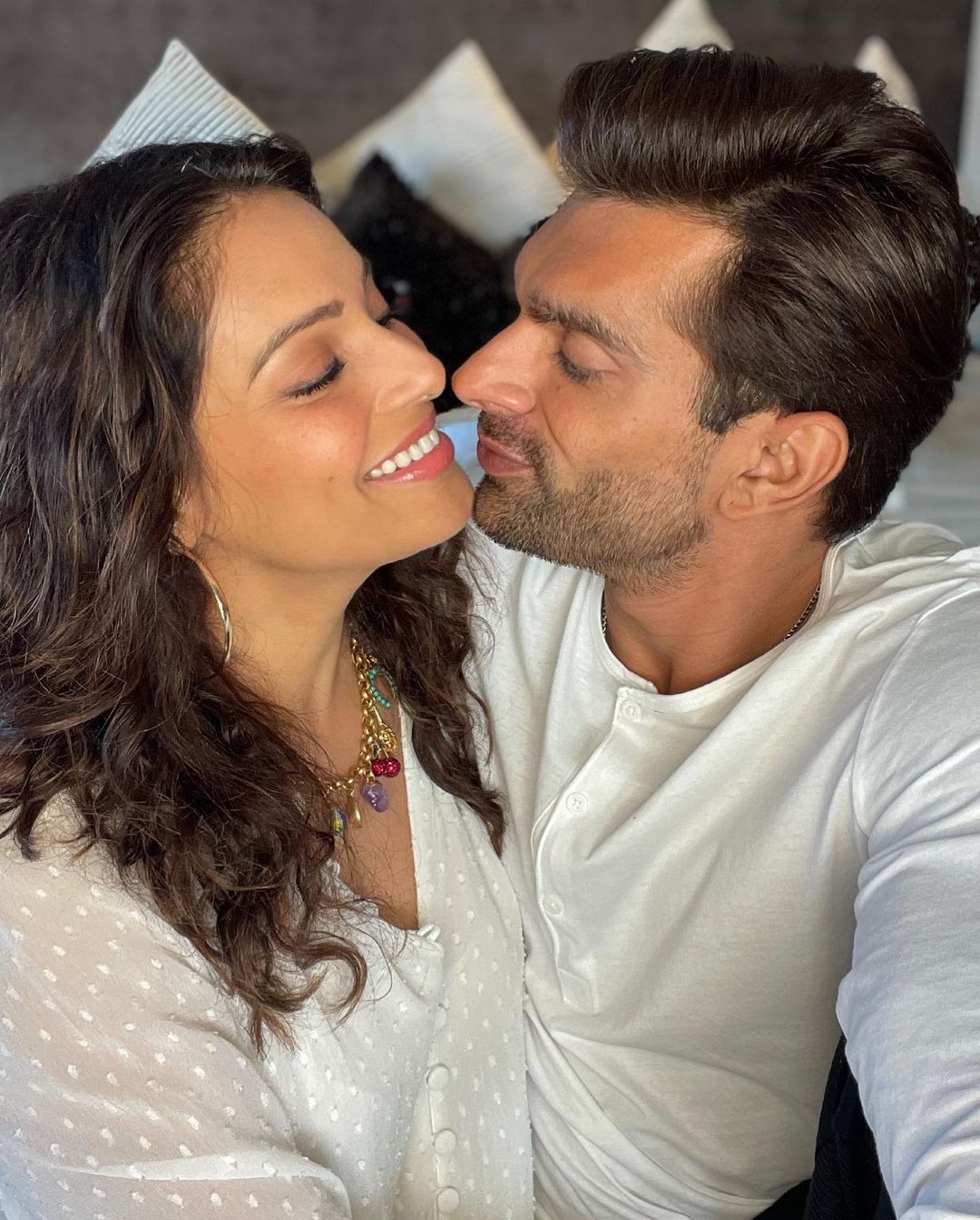 તેણે MTVનાં શો કિતની મસ્ત હૈ યે જિંદગીથી તેની એક્ટિંગની શરૂઆત કરી હતી. તેણે સ્ટાર વનનાં શો 'દિલ મિલ ગયે'થી લોકપ્રિયતા મળી હતી. (PHOTO: Instagram/bipashabas) તેણે MTVનાં શો કિતની મસ્ત હૈ યે જિંદગીથી તેની એક્ટિંગની શરૂઆત કરી હતી. તેણે સ્ટાર વનનાં શો 'દિલ મિલ ગયે'થી લોકપ્રિયતા મળી હતી. (PHOTO: Instagram/bipashabas)