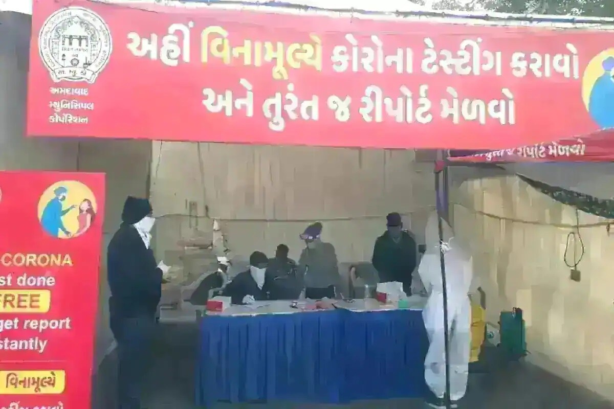 આરોગ્ય વિભાગે આપેલી વિગતો પ્રમાણે રાજ્યમાં નવા નોંધાયેલા કેસમાં અમદાવાદમાં 68, સુરતમાં 47, વડોદરામાં 65, રાજકોટમાં 22, કચ્છમાં 11, ગાંધીનગરમાં 9, ભરૂચમાં 6 સહિત કુલ 283 કેસ નોંધાયા છે. આજે બનાસકાંઠા, ભાવનગર, છોટા ઉદેપુર, ડાંગ, નવસારી, પાટણ, પોરબંદર અને સુરેન્દ્રનગર એમે કુલ 8 જિલ્લામાં કોરોનાનો એકપણ કેસ નોંધાયો નથી. (પ્રતિકાત્મક તસવીર) આરોગ્ય વિભાગે આપેલી વિગતો પ્રમાણે રાજ્યમાં નવા નોંધાયેલા કેસમાં અમદાવાદમાં 68, સુરતમાં 47, વડોદરામાં 65, રાજકોટમાં 22, કચ્છમાં 11, ગાંધીનગરમાં 9, ભરૂચમાં 6 સહિત કુલ 283 કેસ નોંધાયા છે. આજે બનાસકાંઠા, ભાવનગર, છોટા ઉદેપુર, ડાંગ, નવસારી, પાટણ, પોરબંદર અને સુરેન્દ્રનગર એમે કુલ 8 જિલ્લામાં કોરોનાનો એકપણ કેસ નોંધાયો નથી. (પ્રતિકાત્મક તસવીર)