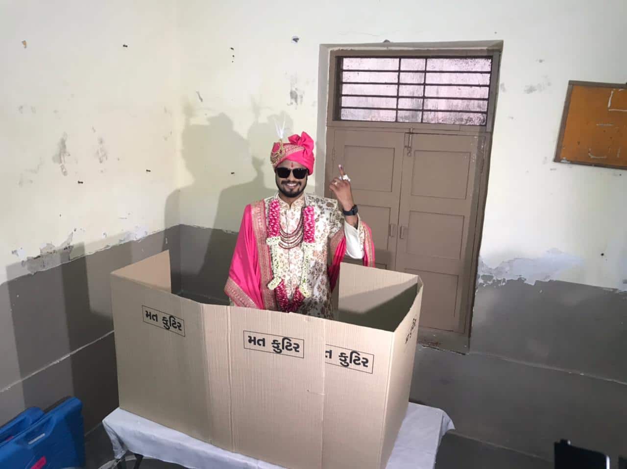  બારોટ પરિવાર થલતેજ ગામથી જાન લઇને હિંમતનગર જવાના છે.