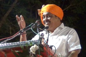 લાલપુરની સભામાં સી.આર.પાટીલની રમૂજ: મારી પત્ની મારી વાત નથી માનતી તો તમારી ક્યાંથી માને!