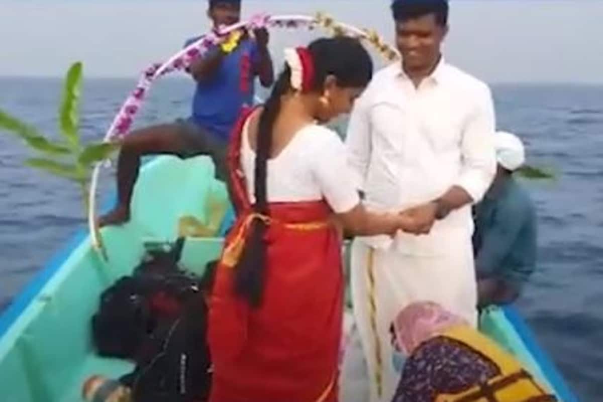 Watch: Chennai Couple Gets Married 60 Feet Underwater In Desi Attire