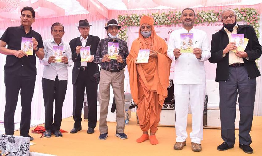 ડૉ. જગદીશ ત્રિવેદીએ આ ઐતિહાસિક શાળા વિશે માહિતી આપતા કહ્યું હતું કે આ શાળા 156 વર્ષ પહેલા હળવદના રાજવી રણમલસિંહજીએ પોતાના દરબારગઢમાં તા. ૨૦/૨/૧૮૬૫ ના રોજ શરુ કરી હતી. ત્યારબાદ ૧૬/૬/૧૯૫૬માં તત્કાલિન ધારાસભ્ય લાભશંકર મગનલાલ શુક્લ તરફથી જમીનનું દાન મળતાં સરકારે શાળા બનાવી હતી. જેનું ભૂમિપૂજન ભુદાનયજ્ઞનાં પ્રણેતા મહાત્મા વિનોબાજીએ કર્યું હતું. ડૉ. જગદીશ ત્રિવેદીએ આ ઐતિહાસિક શાળા વિશે માહિતી આપતા કહ્યું હતું કે આ શાળા 156 વર્ષ પહેલા હળવદના રાજવી રણમલસિંહજીએ પોતાના દરબારગઢમાં તા. ૨૦/૨/૧૮૬૫ ના રોજ શરુ કરી હતી. ત્યારબાદ ૧૬/૬/૧૯૫૬માં તત્કાલિન ધારાસભ્ય લાભશંકર મગનલાલ શુક્લ તરફથી જમીનનું દાન મળતાં સરકારે શાળા બનાવી હતી. જેનું ભૂમિપૂજન ભુદાનયજ્ઞનાં પ્રણેતા મહાત્મા વિનોબાજીએ કર્યું હતું.