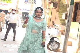 સુરત : સોળે શણગાર સજી દુલ્હન આવી મતદાન કરવા, લોકોમાં કૂતુહલ સર્જાયું