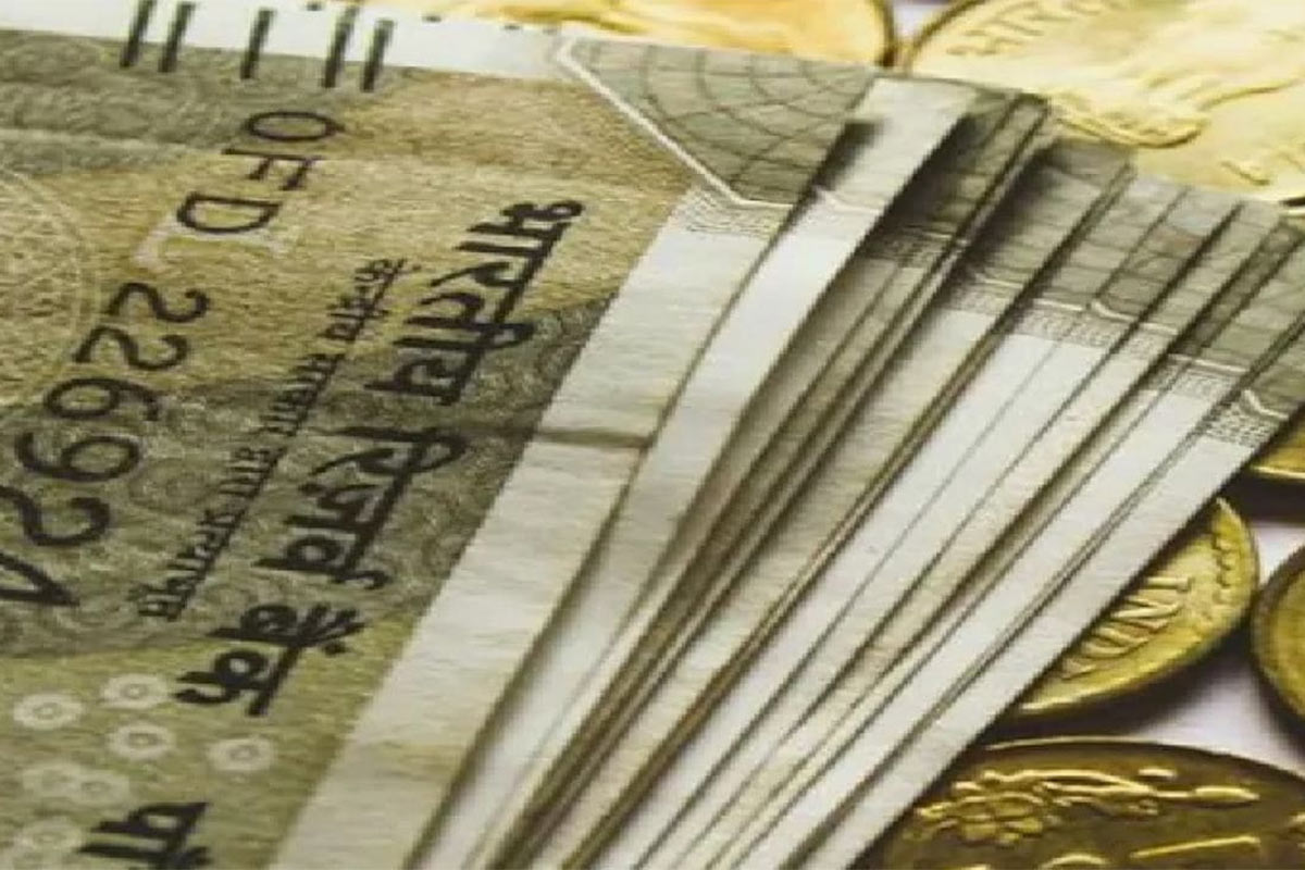 Kotak Small Cap Fund(G) : જાન્યુઆરી 2021માં આ ફંડમાં 3.17 ટકાનો વધારો થયો હતો. 11 ફેબ્રુઆરી સુધીમાં તેની નેટ એસેટ વેલ્યુ (NAV) 112.76 રૂપિયા હતી. આ ફંડનું ભારતીય શેરોમાં 98.01% રોકાણ છે, જેમાંથી લાર્જકેપ શેરોમાં 2.15%, 16.94% મિડકેપ્સમાં છે અને સ્મોલકેપ શેરોમાં 73.28% છે. Kotak Small Cap Fund(G) : જાન્યુઆરી 2021માં આ ફંડમાં 3.17 ટકાનો વધારો થયો હતો. 11 ફેબ્રુઆરી સુધીમાં તેની નેટ એસેટ વેલ્યુ (NAV) 112.76 રૂપિયા હતી. આ ફંડનું ભારતીય શેરોમાં 98.01% રોકાણ છે, જેમાંથી લાર્જકેપ શેરોમાં 2.15%, 16.94% મિડકેપ્સમાં છે અને સ્મોલકેપ શેરોમાં 73.28% છે.
