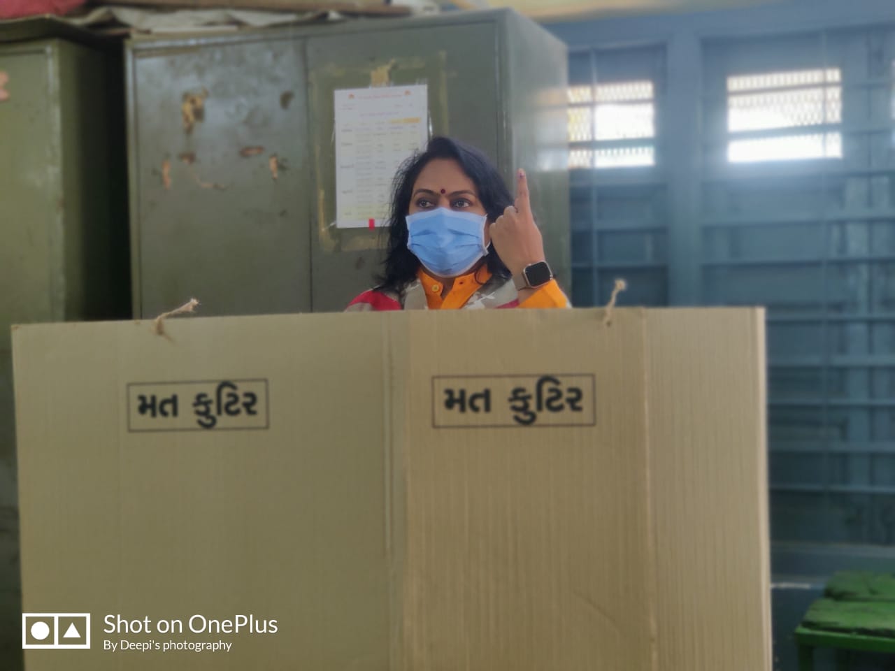 અમદાવાદના પૂર્વ મેયર બીજલ પટેલે પણ મતદાન કર્યુ હતું. ઉલ્લેખનીય છે કે તેઓ મેયર તરીકે કાર્યરત હતા ત્યારે હવે ચૂંટણી બાદ શહેરને નવા મેયર મળશે ત્યારે આ મતદાન તેમંના માટે પણ યાદગાર બની રહ્યુ હતું. પૂર્વ બીજલ પટેલે શહેરના નાગરિકોને મતદાન કરવાની અપીલ કરી હતી. અમદાવાદના પૂર્વ મેયર બીજલ પટેલે પણ મતદાન કર્યુ હતું. ઉલ્લેખનીય છે કે તેઓ મેયર તરીકે કાર્યરત હતા ત્યારે હવે ચૂંટણી બાદ શહેરને નવા મેયર મળશે ત્યારે આ મતદાન તેમંના માટે પણ યાદગાર બની રહ્યુ હતું. પૂર્વ બીજલ પટેલે શહેરના નાગરિકોને મતદાન કરવાની અપીલ કરી હતી.