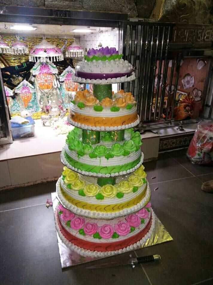 આજે માં ખોડીયારના જન્મદિવસ પર માટેલ ધામથી લઈને તેના જન્મ સુધીની વાત કરીએ તો મોરબી જીલ્લામાં વાંકાનેર તાલુકામાં માટેલ ગામ આવેલું છે જ્યાં માં ખોડિયાર સહિત આવળ ,બીજબાઈ અને સહિતના ત્રણ બહેનોનાં બેસણા છે આ સિવાય જોગર,તોગર,ગોલાઈ, સોસાઈ લોકવાયકા પ્રમાણે મા ખોડિયાર ભાવનગરના રાજપરા ગામેથી માટેલ ધામ 750 વર્ષ પહેલાં પધાર્યા હતાં તેમજ મા ખોડિયારનું સાચુનામ જાનબાઈ હતું અને તેઓ ભાવનગર જીલ્લા ના વલભીપુર પાસેના રોહિશાળા ના મૂળ વતની હતા. આજે માં ખોડીયારના જન્મદિવસ પર માટેલ ધામથી લઈને તેના જન્મ સુધીની વાત કરીએ તો મોરબી જીલ્લામાં વાંકાનેર તાલુકામાં માટેલ ગામ આવેલું છે જ્યાં માં ખોડિયાર સહિત આવળ ,બીજબાઈ અને સહિતના ત્રણ બહેનોનાં બેસણા છે આ સિવાય જોગર,તોગર,ગોલાઈ, સોસાઈ લોકવાયકા પ્રમાણે મા ખોડિયાર ભાવનગરના રાજપરા ગામેથી માટેલ ધામ 750 વર્ષ પહેલાં પધાર્યા હતાં તેમજ મા ખોડિયારનું સાચુનામ જાનબાઈ હતું અને તેઓ ભાવનગર જીલ્લા ના વલભીપુર પાસેના રોહિશાળા ના મૂળ વતની હતા.