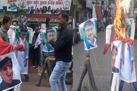 સુરત : 'વેચી નાખી કૉંગ્રેસને આ લોકોએ,' કાર્યકરોએ પેટ્રોલ છાંટી પૂતળા બાળ્યા