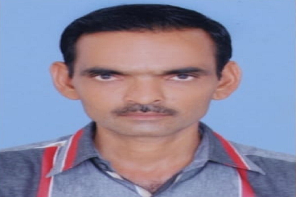 ખેડૂતના મોતની ઘટનાને પગલે બનાવ સ્થળે પહોંચેલ પીએસઆઇ પાટીલ અને વીજકચેરીના અધિકારીઓએ ઘટના સ્થળનુ વિડિયોગ્રાફી સાથે પંચનામુ કરી અહી કૂવાની મોટરના વીજ કનેકશનમાંથી લીધેલા જોડાણ સંબધે વાયર તેમજ ઇલેટ્રીક મોટર કબ્જે લીધી હતી.જ્યારે બીજીબાજુ પોલીસે ખેત માલિક મનુભાઇ કાળીદાસ પટેલની ધરપકડ કરી જેલમા મોકલી આપ્યા હતા. ખેડૂતના મોતની ઘટનાને પગલે બનાવ સ્થળે પહોંચેલ પીએસઆઇ પાટીલ અને વીજકચેરીના અધિકારીઓએ ઘટના સ્થળનુ વિડિયોગ્રાફી સાથે પંચનામુ કરી અહી કૂવાની મોટરના વીજ કનેકશનમાંથી લીધેલા જોડાણ સંબધે વાયર તેમજ ઇલેટ્રીક મોટર કબ્જે લીધી હતી.જ્યારે બીજીબાજુ પોલીસે ખેત માલિક મનુભાઇ કાળીદાસ પટેલની ધરપકડ કરી જેલમા મોકલી આપ્યા હતા.