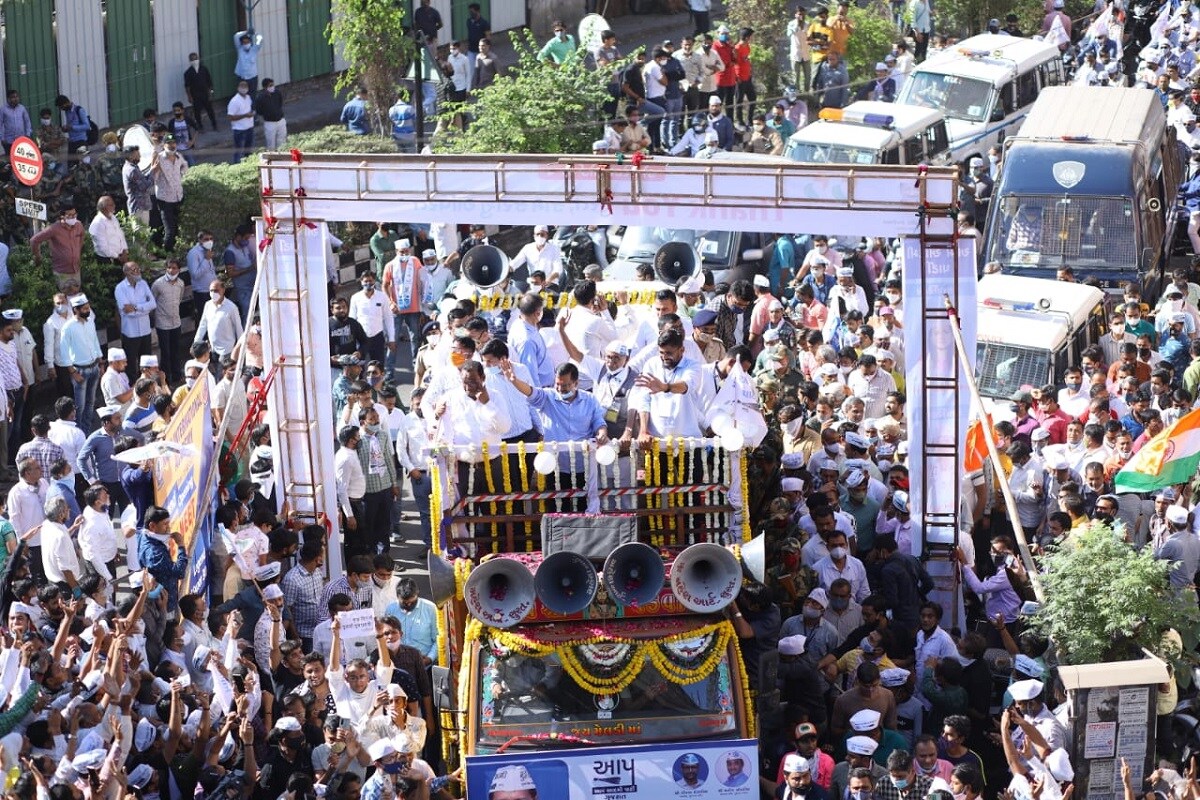 કેજરીવાલે આવનાર દિવસોમાં સુરતની અને ગુજરાતની રાજનીતિમાં સ્વચ્છ રાજનીતિ લાવવા માટેની વાત કરી હતી. સુરતની જનતાને દિલ્હી માફક જ તમામ સુવિધાઓ આપવાની તેમણે વાત કરી હતી. કેજરીવાલે આવનાર દિવસોમાં સુરતની અને ગુજરાતની રાજનીતિમાં સ્વચ્છ રાજનીતિ લાવવા માટેની વાત કરી હતી. સુરતની જનતાને દિલ્હી માફક જ તમામ સુવિધાઓ આપવાની તેમણે વાત કરી હતી.