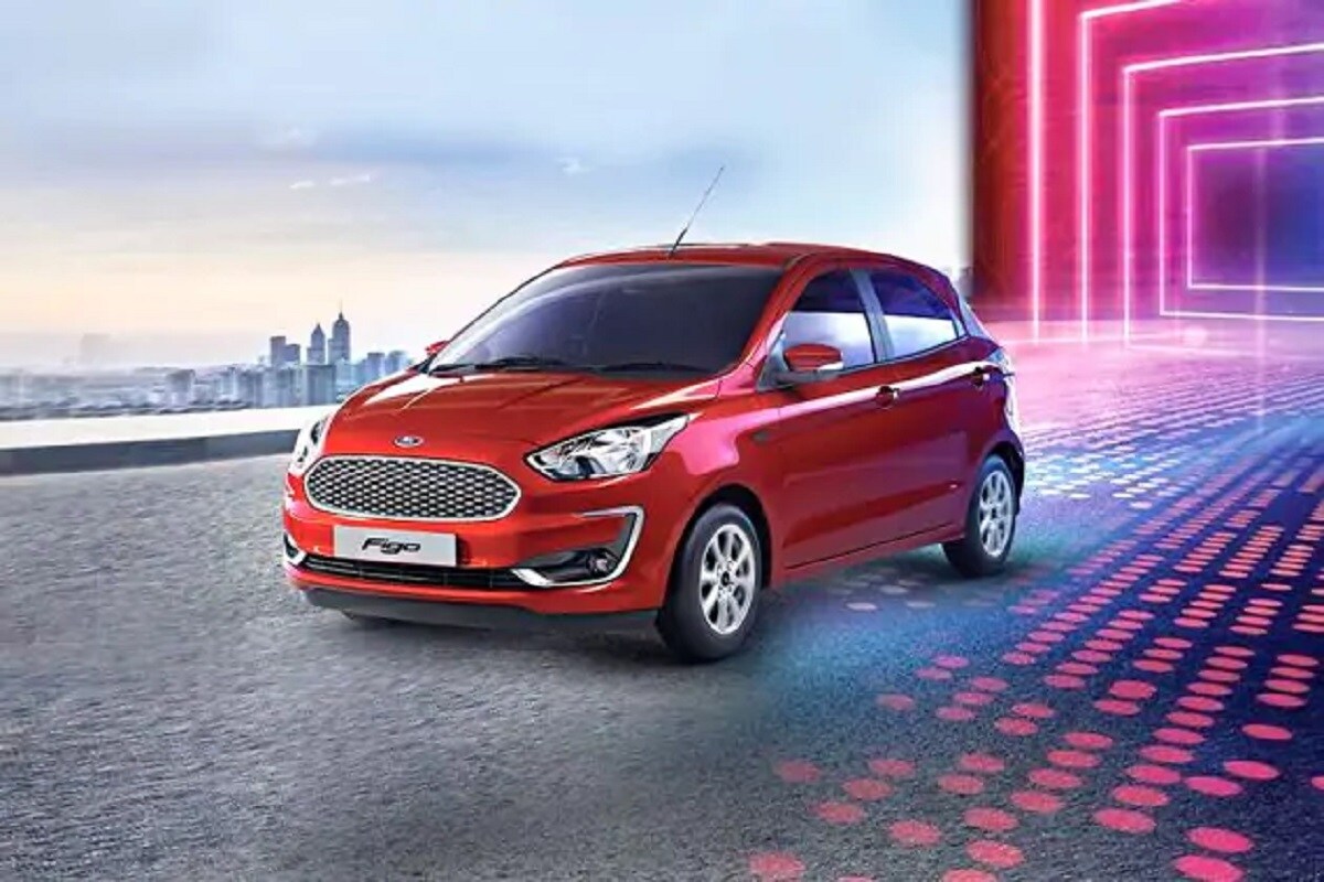 Ford Figo- ફોર્ડની કાર હંમેશાથી વિશ્વસનીય રહી છે. આવામાં ફોર્ડ Figoનો ફીમેલમાં ઘણો ક્રેઝ છે. Ford Figoની આ કારમાં તમને ડીઝલ અને પેટ્રોલ બંને એન્જીન ઓપ્શન મળે છે. Ford Figoમાં ત્રણ એન્જીનનો ઓપ્શન આપવામાં આવે છે જે 1.2 લીટરના 3 સિલિન્ડર પેટ્રોલ એન્જીન છે. જે 95 bhpનો પાવર અને 120 Nm ટોર્ક જનરેટ કરે છે. કિંમતની વાત કરવામાં આવે તો શરૂઆતની કિંમત 5.49 લાખ રૂપિયા છે. Ford Figo- ફોર્ડની કાર હંમેશાથી વિશ્વસનીય રહી છે. આવામાં ફોર્ડ Figoનો ફીમેલમાં ઘણો ક્રેઝ છે. Ford Figoની આ કારમાં તમને ડીઝલ અને પેટ્રોલ બંને એન્જીન ઓપ્શન મળે છે. Ford Figoમાં ત્રણ એન્જીનનો ઓપ્શન આપવામાં આવે છે જે 1.2 લીટરના 3 સિલિન્ડર પેટ્રોલ એન્જીન છે. જે 95 bhpનો પાવર અને 120 Nm ટોર્ક જનરેટ કરે છે. કિંમતની વાત કરવામાં આવે તો શરૂઆતની કિંમત 5.49 લાખ રૂપિયા છે.