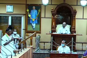 પુડુચેરીઃ ફ્લોર ટેસ્ટમાં બહુમત સાબિત ન કરી શકતાં મુખ્યમંત્રી નારાયણસામીએ આપ્યું રાજીનામું