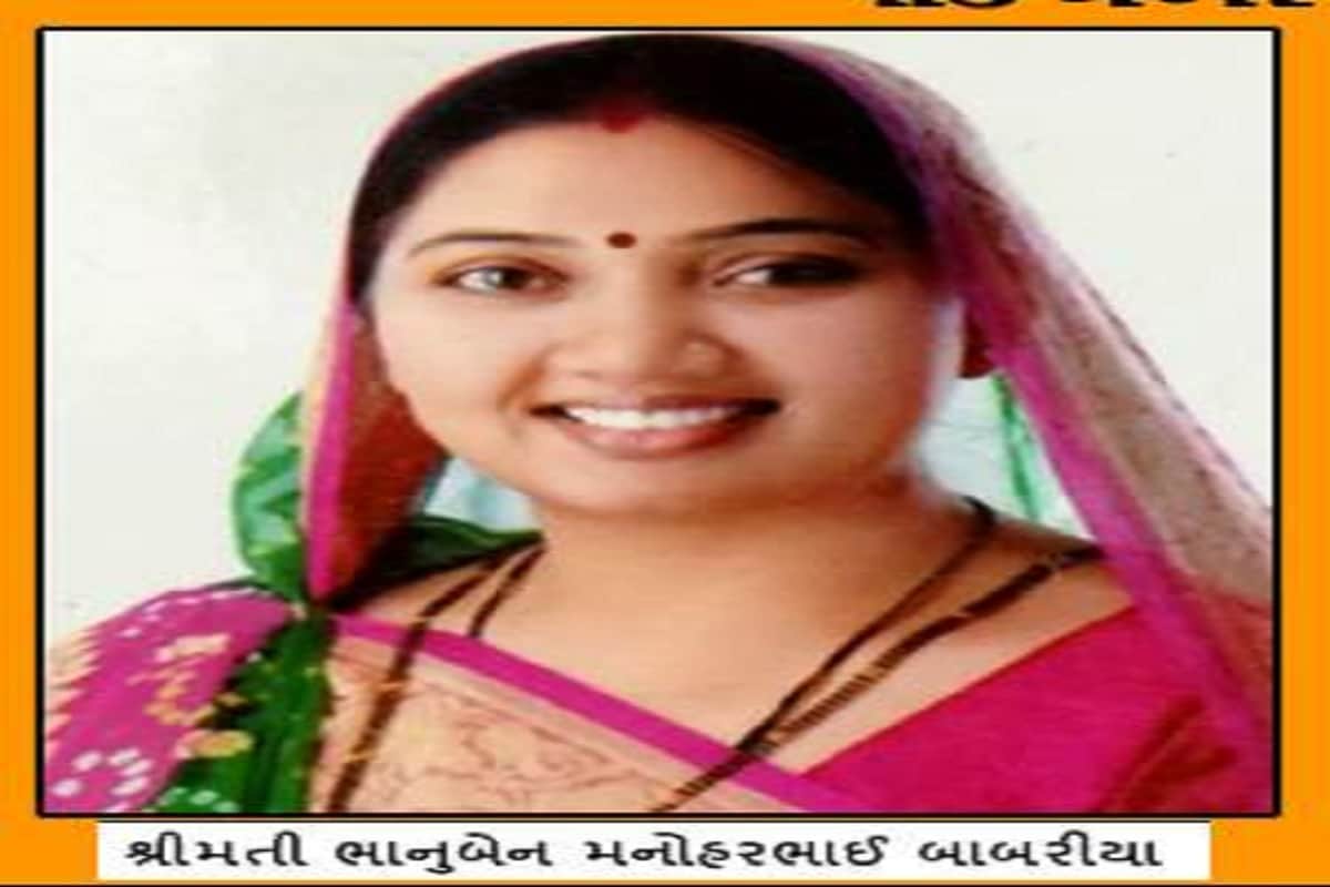 હરિન માત્રાવાડિયા, રાજકોટઃ રાજકોટ મહાનગરપાલિકામાં (RMC Election) ભાજપનું શાસન આવી ચૂક્યું છે. અને આગામી સપ્તાહમાં આચારસંહિતા પૂર્ણ થયા બાદ મેયર, ડે. મેયર તેમજ સ્ટે. ચેરમેન સહિતનાં હોદ્દેદારોનાં નામની જાહેરાત કરવામાં આવનાર છે પણ રાજકીય વર્તુળોમાં અત્યારથી જ કયું પદ કોના ફાળે જશે તેને લઈને ચર્ચાઓ શરૂ થઈ ચૂકી છે. આ વખતે ઓબીસી અનામત પ્રતિનિધિ મનપાના મેયર બનવાના છે. ત્યારે આ માટે હાલ તો પ્રદીપ ડવ અને ડો. અલ્પેશ મોરજરિયાના નામો ચર્ચામાં છે તો સ્ટેન્ડિંગ કમિટીનાં ચેરમેન પદ માટે પુષ્કર પટેલ તેમજ દેવાંગ માંકડ હોટ ફેવરિટ છે. જ્યારે ડે.મેયર પદમાં ડો. દર્શનાબેન પંડ્યા, જ્યોત્સનાબેન ટીલાળા, નરેન્દ્રસિંહ જાડેજા ઉપરાંત મનીષ રાડીયાનું નામ પણ ચર્ચાઈ રહ્યું છે. હરિન માત્રાવાડિયા, રાજકોટઃ રાજકોટ મહાનગરપાલિકામાં (RMC Election) ભાજપનું શાસન આવી ચૂક્યું છે. અને આગામી સપ્તાહમાં આચારસંહિતા પૂર્ણ થયા બાદ મેયર, ડે. મેયર તેમજ સ્ટે. ચેરમેન સહિતનાં હોદ્દેદારોનાં નામની જાહેરાત કરવામાં આવનાર છે પણ રાજકીય વર્તુળોમાં અત્યારથી જ કયું પદ કોના ફાળે જશે તેને લઈને ચર્ચાઓ શરૂ થઈ ચૂકી છે. આ વખતે ઓબીસી અનામત પ્રતિનિધિ મનપાના મેયર બનવાના છે. ત્યારે આ માટે હાલ તો પ્રદીપ ડવ અને ડો. અલ્પેશ મોરજરિયાના નામો ચર્ચામાં છે તો સ્ટેન્ડિંગ કમિટીનાં ચેરમેન પદ માટે પુષ્કર પટેલ તેમજ દેવાંગ માંકડ હોટ ફેવરિટ છે. જ્યારે ડે.મેયર પદમાં ડો. દર્શનાબેન પંડ્યા, જ્યોત્સનાબેન ટીલાળા, નરેન્દ્રસિંહ જાડેજા ઉપરાંત મનીષ રાડીયાનું નામ પણ ચર્ચાઈ રહ્યું છે.