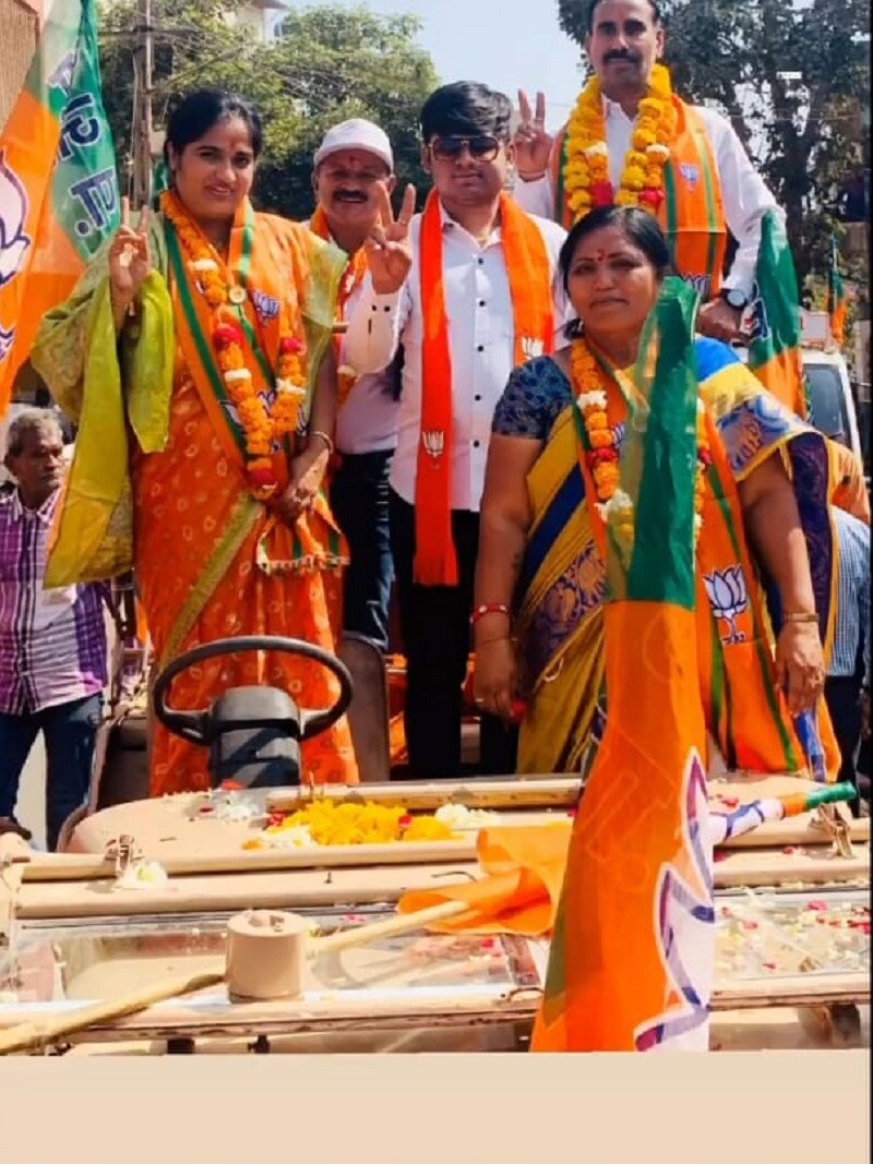 રાજ્યમાં મહાનગરોની મતગણતરી બાદ પરિણામોમાં ભાજપનો ભવ્ય વિજય થયો છે મુખ્યમંત્રી રૂપાણીના રાજકોટમાં કોંગ્રેસના સૂપડા સાફ થયા છે. રાજકોટની કુલ 72 બેઠકોમાં મોટા ભાગની સીટો પર ભાજપના ઉમેદવારો વિજેતા જાહેર થયા છે. રાજ્યમાં મહાનગરોની મતગણતરી બાદ પરિણામોમાં ભાજપનો ભવ્ય વિજય થયો છે મુખ્યમંત્રી રૂપાણીના રાજકોટમાં કોંગ્રેસના સૂપડા સાફ થયા છે. રાજકોટની કુલ 72 બેઠકોમાં મોટા ભાગની સીટો પર ભાજપના ઉમેદવારો વિજેતા જાહેર થયા છે.