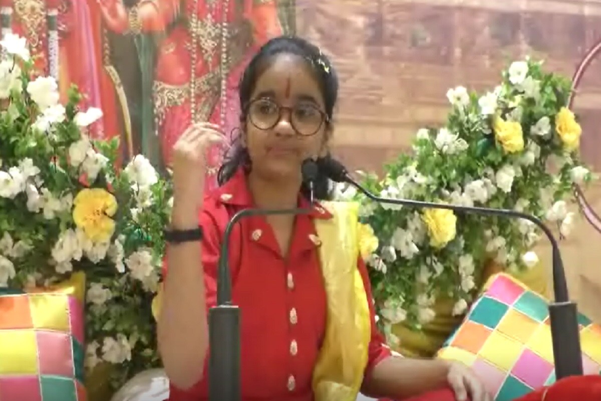 કિર્તેશ પટેલ, સુરત : અયોધ્યામાં ભવ્ય રામ મંદિર બનાવવા માટે રામ મંદિર અયોધ્યા સમર્પણ નિધિ હેઠળ લોકો પાસેથી દાન એકત્રિત કરવામાં આવી રહ્યું છે, ત્યારે સુરતની 11 વર્ષની નાની દીકરીએ સુરતમાં 4 રામકથા કરીને 50 લાખ રૂપિયા એકત્ર કરી ભવ્ય રામમંદિર માટે સમર્પિત કર્યા છે. તેને લોકોને અપીલ કરી છે. કિર્તેશ પટેલ, સુરત : અયોધ્યામાં ભવ્ય રામ મંદિર બનાવવા માટે રામ મંદિર અયોધ્યા સમર્પણ નિધિ હેઠળ લોકો પાસેથી દાન એકત્રિત કરવામાં આવી રહ્યું છે, ત્યારે સુરતની 11 વર્ષની નાની દીકરીએ સુરતમાં 4 રામકથા કરીને 50 લાખ રૂપિયા એકત્ર કરી ભવ્ય રામમંદિર માટે સમર્પિત કર્યા છે. તેને લોકોને અપીલ કરી છે.