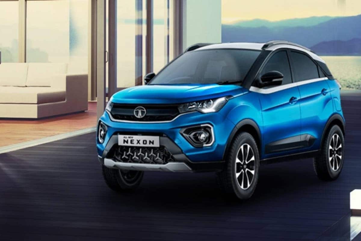 TATA Nexon EV : નેક્શન ઇવી દેશમાં સૌથી વાધારે વેચાવનારી કાર છે. આ કારને ગ્લોબલ NCAPકાર ક્રેશ રેટીંગમાં 4 સ્ટાર પ્રાપ્ત કરવામાં સફળ રહી છે. આવામાં આ કારને સૌથી સેફ કાર પણ કહેવામાં આવે છે. આ કારની કિંમતોની વાત કરીએ તો આ કારની શરૂઆતની કિંમત 13 લાખ 99 હજાર છે અને તેના ટોપ વેરીઅન્ટની કિંમત 15 લાખ 99 હજાર રૂપિયા છે. TATA Nexon EV : નેક્શન ઇવી દેશમાં સૌથી વાધારે વેચાવનારી કાર છે. આ કારને ગ્લોબલ NCAPકાર ક્રેશ રેટીંગમાં 4 સ્ટાર પ્રાપ્ત કરવામાં સફળ રહી છે. આવામાં આ કારને સૌથી સેફ કાર પણ કહેવામાં આવે છે. આ કારની કિંમતોની વાત કરીએ તો આ કારની શરૂઆતની કિંમત 13 લાખ 99 હજાર છે અને તેના ટોપ વેરીઅન્ટની કિંમત 15 લાખ 99 હજાર રૂપિયા છે.
