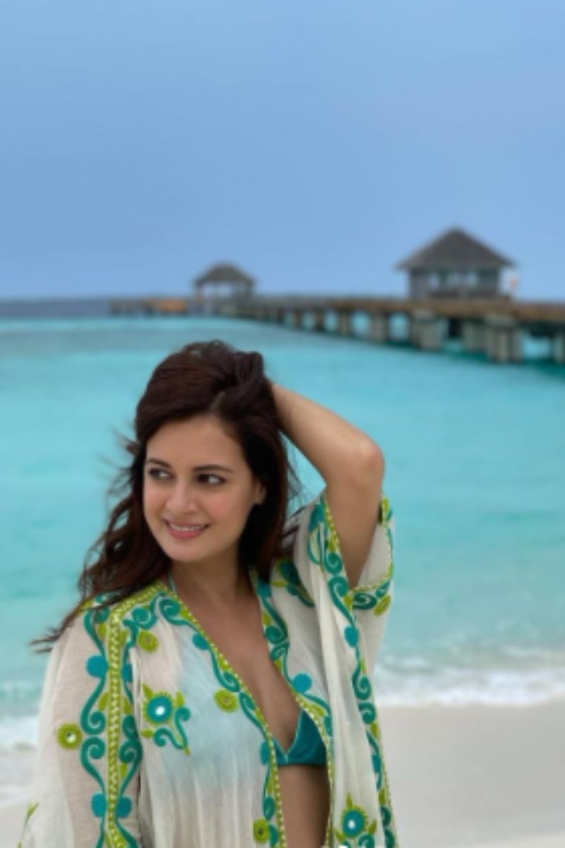 દિયા મિર્ઝા (Dia Mirza) સોશિયલ મીડિયા પર એક્ટિવ રહે છે. લગ્નની તસવીરો બાદ તેણે માલદીવ્સની કેટલીક તસવીરો શેર કરી છે. જે હવે સોશિયલ મીડિયા પર વાયરલ થઇ રહી છે. (PHOTO- @diamirzaofficial/Instagram) દિયા મિર્ઝા (Dia Mirza) સોશિયલ મીડિયા પર એક્ટિવ રહે છે. લગ્નની તસવીરો બાદ તેણે માલદીવ્સની કેટલીક તસવીરો શેર કરી છે. જે હવે સોશિયલ મીડિયા પર વાયરલ થઇ રહી છે. (PHOTO- @diamirzaofficial/Instagram)