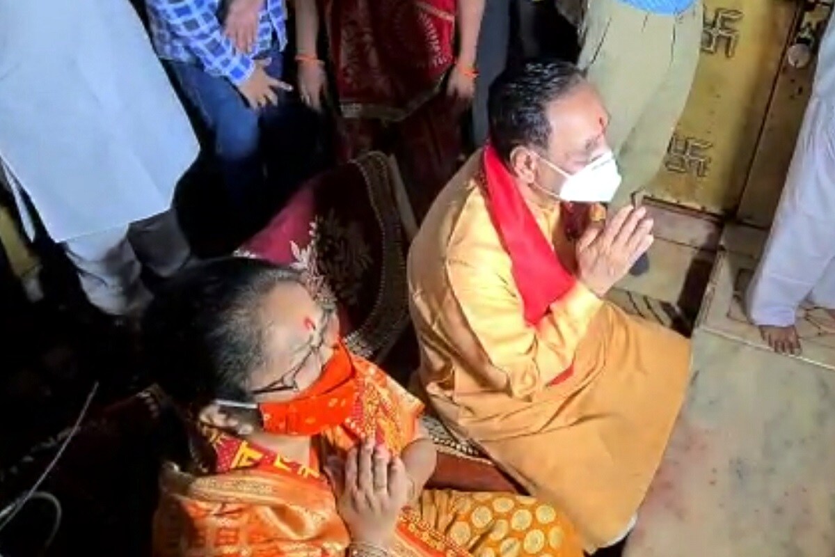 વિજય રૂપાણીએ વધુમાં જણાવ્યું કે, અંબાજી ડેવલોપમેન્ટ ઓથોરિટી માટે ગઈકાલે કલેકટર સાથે બેઠક કરી છે. ઝડપીથી પ્લાન બનાવીને અંબાજીનો વિકાસ થાય તે દિશામાં કામ શરૂ કરવામાં આવશે. મંદિર અને અંબાજી શહેરને વેલ પ્લાન્ટ બનાવવાનું હાઈ પાવર કમિટીને સૂચન કરાયું છે. અંબાજીમાં હેલિપેડ બનાવવાનું પણ ટૂંક સમયમાં આયોજન છે. વિજય રૂપાણીએ વધુમાં જણાવ્યું કે, અંબાજી ડેવલોપમેન્ટ ઓથોરિટી માટે ગઈકાલે કલેકટર સાથે બેઠક કરી છે. ઝડપીથી પ્લાન બનાવીને અંબાજીનો વિકાસ થાય તે દિશામાં કામ શરૂ કરવામાં આવશે. મંદિર અને અંબાજી શહેરને વેલ પ્લાન્ટ બનાવવાનું હાઈ પાવર કમિટીને સૂચન કરાયું છે. અંબાજીમાં હેલિપેડ બનાવવાનું પણ ટૂંક સમયમાં આયોજન છે.