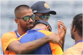 IND VS ENG: હાર્દિકે કૃણાલ પંડ્યાને આપી ODI ડેબ્યુ કેપ, કૃણાલની આંખમાં આંસુ છલક્યા, સર્જાયા ભાવુક દ્રશ્ય