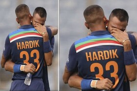 ડેબ્યૂ મેચમાં હાફ સેન્ચૂરી કરી ભાઇ હાર્દિકના ગળે મળી રડવા લાગ્યો કૃણાલ, BCCI શેર કર્યો Emotional Video