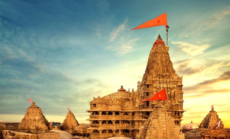 કોરોનાના પ્રકોપની વાત કરીએ તો, ગુજરાતમાં છેલ્લા 24 કલાકમાં 555 નવા કેસ નોંધાયા છે. જ્યારે 482 લોકોએ કોરોનાને મ્હાત આપી હતી. કોરોના સંક્રમણથી અમદાવાદમાં એક મૃત્યુ થયું હતું. રાજ્યમાં અત્યાર સુધી કુલ 4416 લોકોના કોરોનાથી મોત થયા છે. રાજ્યમાં અત્યાર સુધી 266313 લોકો કોરોનાને મ્હાત આપી ચુક્યા છે. રાજ્યમાં કોરોનાથી રિકવરી રેટ 97.22 ટકા પર પહોંચ્યો છે. હાલ 3212 એક્ટિવ કેસ છે, જેમાંથી 41 લોકો વેન્ટિલેટર પર અને 3171 લોકો સ્ટેબલ છે. કોરોનાના પ્રકોપની વાત કરીએ તો, ગુજરાતમાં છેલ્લા 24 કલાકમાં 555 નવા કેસ નોંધાયા છે. જ્યારે 482 લોકોએ કોરોનાને મ્હાત આપી હતી. કોરોના સંક્રમણથી અમદાવાદમાં એક મૃત્યુ થયું હતું. રાજ્યમાં અત્યાર સુધી કુલ 4416 લોકોના કોરોનાથી મોત થયા છે. રાજ્યમાં અત્યાર સુધી 266313 લોકો કોરોનાને મ્હાત આપી ચુક્યા છે. રાજ્યમાં કોરોનાથી રિકવરી રેટ 97.22 ટકા પર પહોંચ્યો છે. હાલ 3212 એક્ટિવ કેસ છે, જેમાંથી 41 લોકો વેન્ટિલેટર પર અને 3171 લોકો સ્ટેબલ છે.
