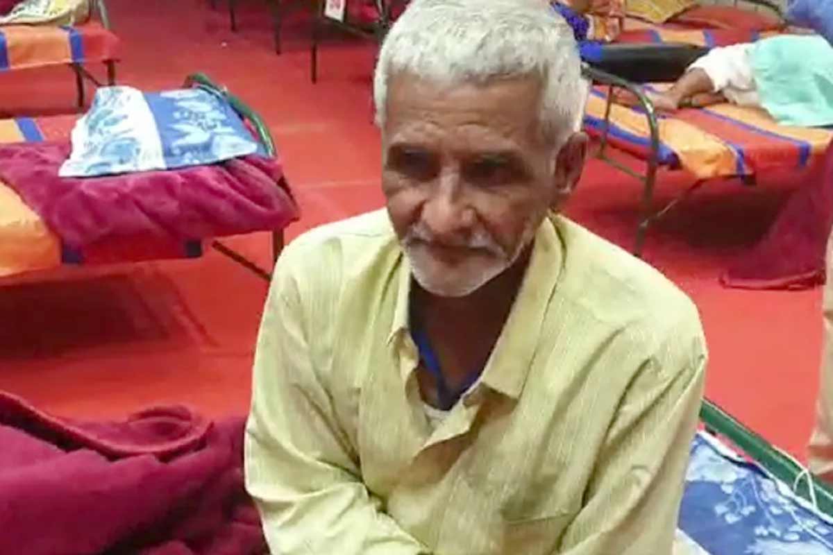 ભિખારીનો આલીશાન બંગલો: ગત દિવસોમાં એનજીઓએ કિલા મેદાન વિસ્તારમાં કાલિકા માતા મંદિર પાસેથી રમેશ નામના એક વૃદ્ધ ભિક્ષુકને બચાવ્યો હતો. રમેશે જે સરનામું જણાવ્યું હતું ત્યાં એનજીઓની ટીમ પહોંચી ત્યારે માલુમ પડ્યું હતું કે ભિખારી ખરેખર કરોડપતિ છે. તેની પાસે પોતાનો બંગલો અને પ્લોટ છે. બંગલામાં તમામ ભૌતિક સુવિધા પણ છે. ભિખારીનો આલીશાન બંગલો: ગત દિવસોમાં એનજીઓએ કિલા મેદાન વિસ્તારમાં કાલિકા માતા મંદિર પાસેથી રમેશ નામના એક વૃદ્ધ ભિક્ષુકને બચાવ્યો હતો. રમેશે જે સરનામું જણાવ્યું હતું ત્યાં એનજીઓની ટીમ પહોંચી ત્યારે માલુમ પડ્યું હતું કે ભિખારી ખરેખર કરોડપતિ છે. તેની પાસે પોતાનો બંગલો અને પ્લોટ છે. બંગલામાં તમામ ભૌતિક સુવિધા પણ છે.