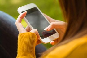 લોકોની ઊંઘ હરામ કરી દેતો સોશ્યલ મીડિયાનો આંધળો ઉપયોગ, આવી થાય છે ગંભીર અસર