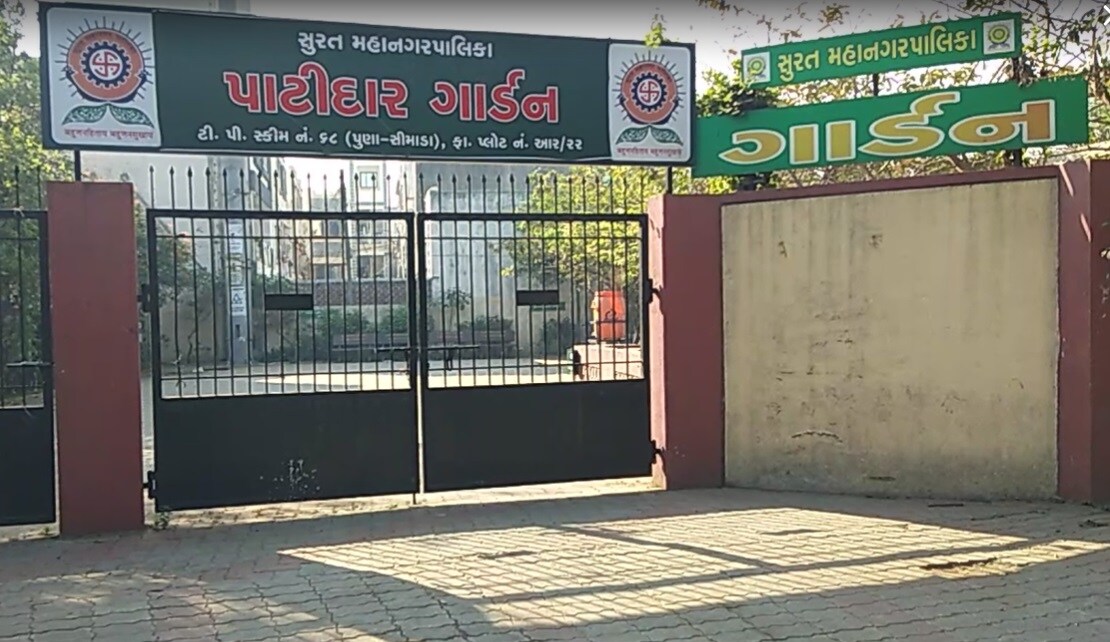 આમ આદમી પાર્ટીના કાઉન્સિલર ધર્મેશ ભંડેરીએ યોગી ચોક વિસ્તારમાં પાટીદારોની વસ્તી ખૂબ જ મોટા પ્રમાણમાં છે.યોગી ચોક વિસ્તારમાં બનાવાયેલા ગાર્ડનને અગાઉ પાટીદાર ગાર્ડન નામ લોકોએ જ આપ્યું હતું. જો કે, ત્યારબાદ ભારતીય જનતા પાર્ટીના શાસકો દ્વારા તેમાં ફેરફાર કરીને યોગી ગાર્ડન નામ રાખવામાં આવ્યું હતું. જેને લઇને સ્થાનિક લોકોમાં પણ રોષ જોવા મળી રહ્યો હતો. આમ આદમી પાર્ટીના કાઉન્સિલર ધર્મેશ ભંડેરીએ યોગી ચોક વિસ્તારમાં પાટીદારોની વસ્તી ખૂબ જ મોટા પ્રમાણમાં છે.યોગી ચોક વિસ્તારમાં બનાવાયેલા ગાર્ડનને અગાઉ પાટીદાર ગાર્ડન નામ લોકોએ જ આપ્યું હતું. જો કે, ત્યારબાદ ભારતીય જનતા પાર્ટીના શાસકો દ્વારા તેમાં ફેરફાર કરીને યોગી ગાર્ડન નામ રાખવામાં આવ્યું હતું. જેને લઇને સ્થાનિક લોકોમાં પણ રોષ જોવા મળી રહ્યો હતો.