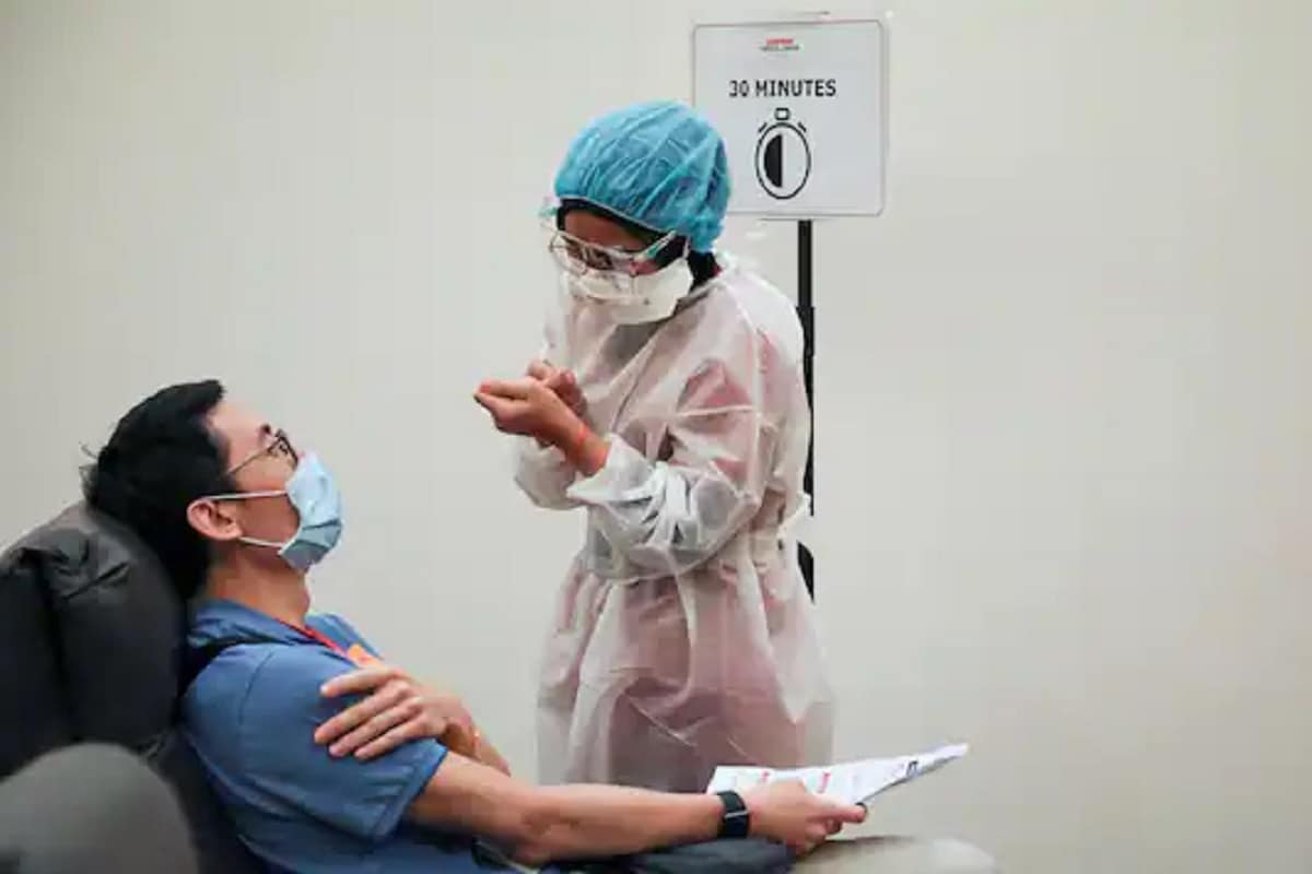 કોરોનાના સંક્રમણ (Coronavirus) લાગ્યા બાદ સારવાર (treatment) કઈ રીતે કરવી તેનું સંશોધન હજુ સુધી ચાલી રહ્યું છે. જોકે, દેશ વિદેશમાં કોરોના સામે રક્ષણ મેળવવા માટે મોટા પાયે કોરોના વેક્સિનેશન (Corona vaccine) હાથ ધરાયુ છે. પરંતુ સારવારમાં હજુ સંશોધકો દર્દીની રોગ પ્રતિકારક શક્તિ (Immunity System) ઉપર જ નિર્ભર છે. આવી સ્થિતિમાં સ્ત્રીઓના સેક્સ હોર્મોન (sex hormone) પ્રોજેસ્ટેરોનને (progesterone ) પુરુષ દર્દીમાં ઇન્જેકટ કરવાથી તેમની સારવારમાં ફાયદો થાય છે. કોરોનાના સંક્રમણ (Coronavirus) લાગ્યા બાદ સારવાર (treatment) કઈ રીતે કરવી તેનું સંશોધન હજુ સુધી ચાલી રહ્યું છે. જોકે, દેશ વિદેશમાં કોરોના સામે રક્ષણ મેળવવા માટે મોટા પાયે કોરોના વેક્સિનેશન (Corona vaccine) હાથ ધરાયુ છે. પરંતુ સારવારમાં હજુ સંશોધકો દર્દીની રોગ પ્રતિકારક શક્તિ (Immunity System) ઉપર જ નિર્ભર છે. આવી સ્થિતિમાં સ્ત્રીઓના સેક્સ હોર્મોન (sex hormone) પ્રોજેસ્ટેરોનને (progesterone ) પુરુષ દર્દીમાં ઇન્જેકટ કરવાથી તેમની સારવારમાં ફાયદો થાય છે.