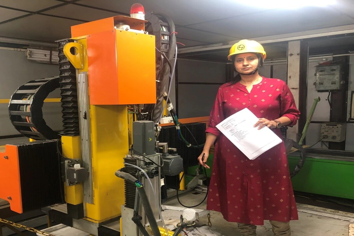 1. રેણુ ગુપ્તા - વેલ્ડિંગ એક્સેલન્સ (Welding excellence)- રેણુ ગુપ્તા રોકેટ મોટર કેસિંગ, ડિફેન્સ મિસાઈલ સિસ્ટમ, હેવી વોટર રિએક્ટર્સ, બ્યુક્લિયર ઉપકરણ, પ્રોસેસ પ્લાન્ટ, રિફાઇનરી, ઉર્વરક અને પેટ્રોકેમિકલ્સ માટે ઇકવીપમેન્ટ પર કામ કરે છે. તે L&T હેવી એન્જિનિયરીંગમાં ડિઝાઇન QA એન્ડ ડિઝાઇન ફોર મેન્યુફેક્ચરિંગ હેડ છે. આ પહેલા તે Welding અને Metallurgyની હેડ હતી. તેણે L&T સાથેની પોતાની 16 વર્ષની કારકિર્દીમાં રિફાઇનરી, ઉર્વરક, પેટ્રોકેમિકલ્સ, ઈસરો માટે મોટર કેસિંગમ રક્ષા મિસાઈલ પ્રણાલી, રિએક્ટરો અને પ્રોસેસ પ્લાન્ટ માટે પરમાણુ ઉપકરણના નિર્માણમાં કામ કરી ચુકી છે. તેમને વુમન એમ્પાવરમેન્ટ સમિટ 2019નો ઇનોવેટિવ વુમન લીડર ઓફ ધ યર એવોર્ડ મળ્યો છે. ઉપરાંત તેઓ ભારતીય ઉદ્યોગ પરિસંઘના કોર ગ્રુપના સદસ્ય તેમજ ડૉ. ગુપ્તા IIW કાઉન્સિલ કમિટીના સદસ્ય છે. 1. રેણુ ગુપ્તા - વેલ્ડિંગ એક્સેલન્સ (Welding excellence)- રેણુ ગુપ્તા રોકેટ મોટર કેસિંગ, ડિફેન્સ મિસાઈલ સિસ્ટમ, હેવી વોટર રિએક્ટર્સ, બ્યુક્લિયર ઉપકરણ, પ્રોસેસ પ્લાન્ટ, રિફાઇનરી, ઉર્વરક અને પેટ્રોકેમિકલ્સ માટે ઇકવીપમેન્ટ પર કામ કરે છે. તે L&T હેવી એન્જિનિયરીંગમાં ડિઝાઇન QA એન્ડ ડિઝાઇન ફોર મેન્યુફેક્ચરિંગ હેડ છે. આ પહેલા તે Welding અને Metallurgyની હેડ હતી. તેણે L&T સાથેની પોતાની 16 વર્ષની કારકિર્દીમાં રિફાઇનરી, ઉર્વરક, પેટ્રોકેમિકલ્સ, ઈસરો માટે મોટર કેસિંગમ રક્ષા મિસાઈલ પ્રણાલી, રિએક્ટરો અને પ્રોસેસ પ્લાન્ટ માટે પરમાણુ ઉપકરણના નિર્માણમાં કામ કરી ચુકી છે. તેમને વુમન એમ્પાવરમેન્ટ સમિટ 2019નો ઇનોવેટિવ વુમન લીડર ઓફ ધ યર એવોર્ડ મળ્યો છે. ઉપરાંત તેઓ ભારતીય ઉદ્યોગ પરિસંઘના કોર ગ્રુપના સદસ્ય તેમજ ડૉ. ગુપ્તા IIW કાઉન્સિલ કમિટીના સદસ્ય છે.
