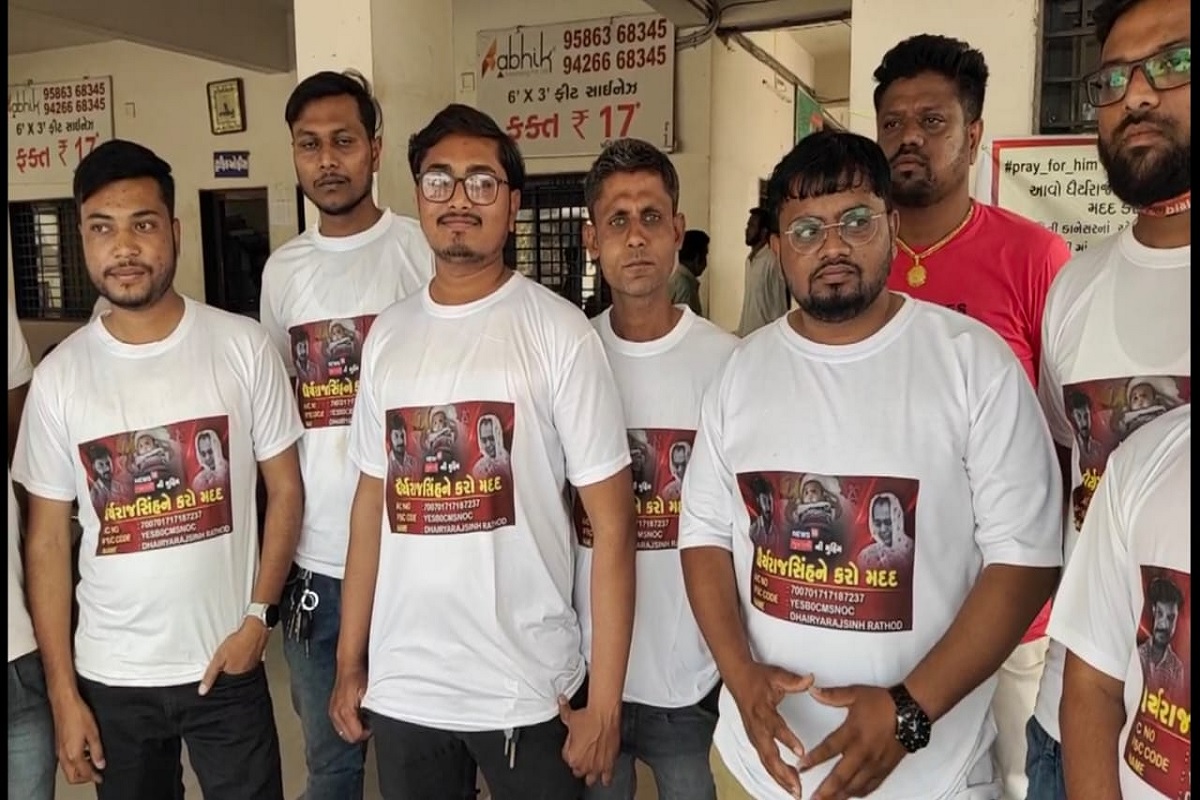  મિતેષ ભાટિયા, મહીસાગર : મહીસાગર જિલ્લાના ખાનપુર તાલુકાના કાનેસર ગામમાં એક મધ્યમ વર્ગીય પરિવારમાં ત્રણ માસનો બાળક ધૈર્યરાજ ગંભીર બીમારીનો શિકાર બન્યો છે.જેની સારવાર માટે 16 કરોડ રૂપિયાના ઇન્જેક્શનની જરૂર છે. તેની મદદે લોકો આવે તેવા હેતુથી ન્યૂઝ 18 ગુજરાતી દ્વારા મુહિમ ઉઠાવવામાં આવી હતી અને સતત અહેવાલ બતાવવામાં આવ્યો હતો. જેથી ગુજરાતના ખૂણે ખૂણે વધુમાં વધુ લોકો સુધી મેસેજ પહોંચાડવામાં ન્યૂઝ18 ગુજરાતી અગ્રેસર રહ્યું છે. આ કારણે આજે ધૈર્યરાજના ખાતામાં ઓનલાઇન 10 કરોડ રૂપિયા જેટલી માતબર રકમ લોકો દ્વારા દાન પેટે આપવામાં આવી છે.