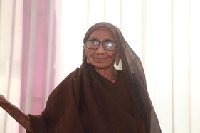 સુરત : 105 વર્ષના વયોવૃદ્ધ માજીની હિંમત સામે કોરોના હાર્યો, ડૉક્ટર્સને કહેતા- કોરોના-ફોરોનાથી મને કશું થવાનું નથી