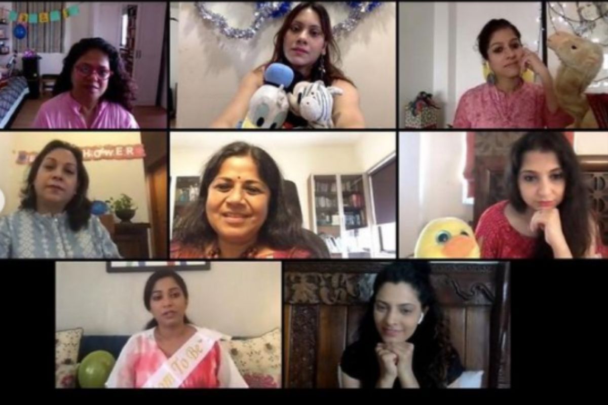 સિંગરે તેનાં ઇન્સ્ટાગ્રામ પર તેનાં બેબી શાવરની કેટલીક અજાણી તસવીર શેર કરી છે, જેમાં તે તેનાં મિત્રો સાથે વાત કરતી નજર આવી રહી છે. (photo credit: instagram/@shreyaghoshal) સિંગરે તેનાં ઇન્સ્ટાગ્રામ પર તેનાં બેબી શાવરની કેટલીક અજાણી તસવીર શેર કરી છે, જેમાં તે તેનાં મિત્રો સાથે વાત કરતી નજર આવી રહી છે. (photo credit: instagram/@shreyaghoshal)