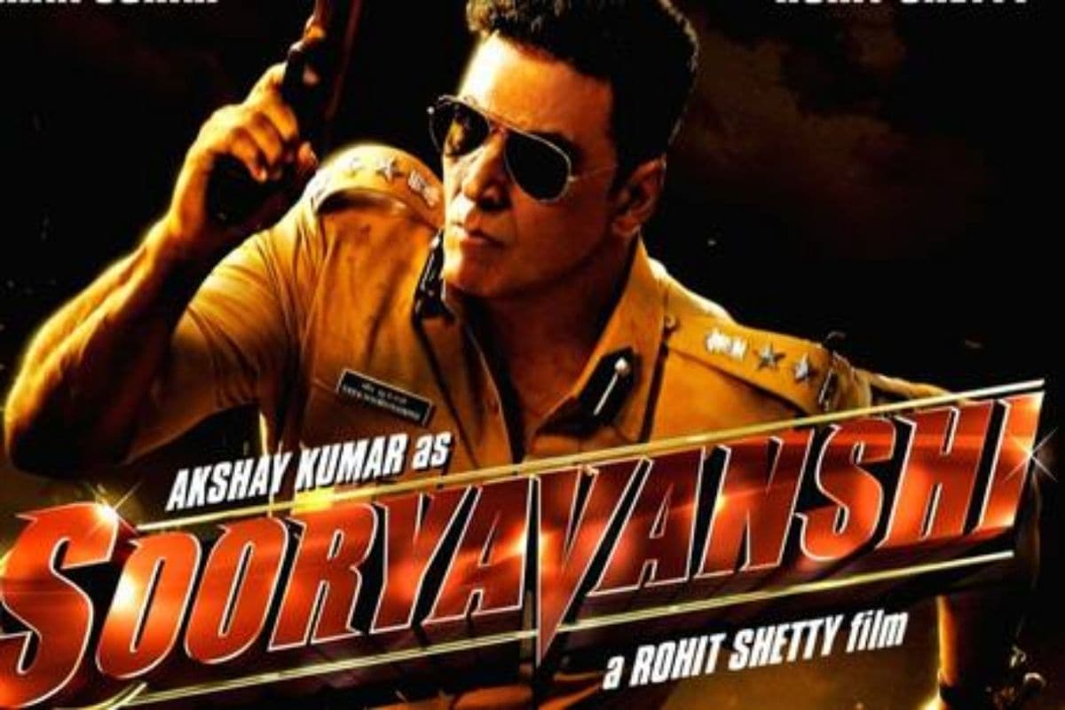 સુર્યવંશી- અક્ષય કુમાર (Akshay Kumar) સ્ટાર સૂર્યવંશી (Sooryavnashi)ની દર્શકો આતુરતાથી રાહ જોઇ રહ્યાં ચે. આ પહેલાં ફિલ્મ એપ્રિલ 2020માં રિલીઝ થવાની હતી પણ મહામારીને કારણે મેકર્સે તેની રિલીઝ ડેટ ટાળી દીધી હતી. હાલતમાં સુધાર આવવા પર મેકર્સે નવી રિલીઝ ડેટ જાહેર કરવાની વાત કરી હતી. સુર્યવંશી- અક્ષય કુમાર (Akshay Kumar) સ્ટાર સૂર્યવંશી (Sooryavnashi)ની દર્શકો આતુરતાથી રાહ જોઇ રહ્યાં ચે. આ પહેલાં ફિલ્મ એપ્રિલ 2020માં રિલીઝ થવાની હતી પણ મહામારીને કારણે મેકર્સે તેની રિલીઝ ડેટ ટાળી દીધી હતી. હાલતમાં સુધાર આવવા પર મેકર્સે નવી રિલીઝ ડેટ જાહેર કરવાની વાત કરી હતી.