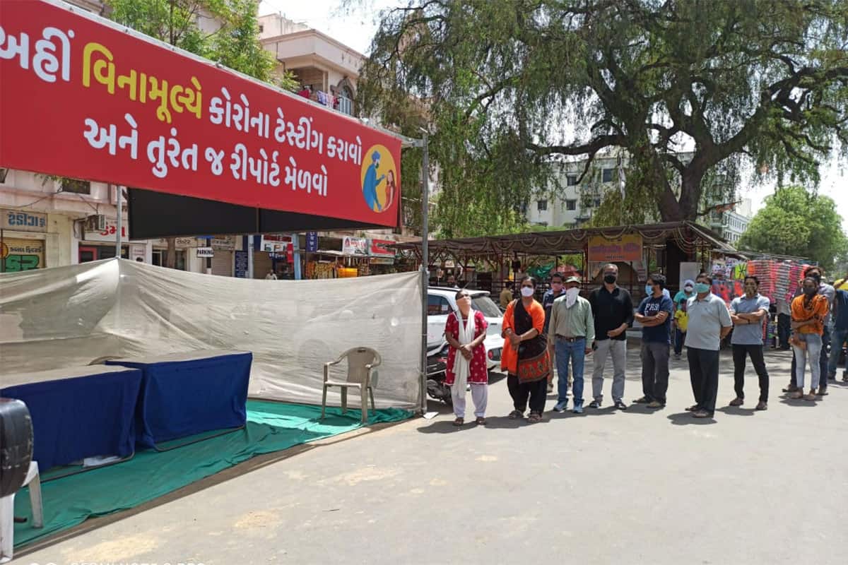  આજે રાજ્યમાં કુલ 1,51,192 વ્યક્તિનું રસીકરણ કરવામાં આવ્યું છે. અત્યારસુધીમાં રાજ્યમાં પ્રથમ ડોઝનું 89,59,960 વ્યક્તિઓને અને બીજા ડોઝનું 14,79,244વ્યક્તિઓને રસીકરણ કરવામાં આવ્યું છે. આજે 72,341 વ્યક્તિને પ્રથમ ડોઝ જ્યારે 69,895 વ્યક્તિને બીજા ડોઝનું રસીકરણ થયું છે. પ્રતિકાત્મક તસવીર