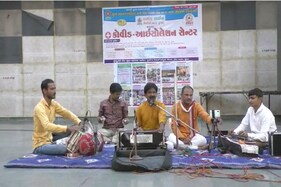 સુરતમાં કોરોના દર્દી માટે મનોરંજન કાર્યક્રમ, કોમેડી, ડાયરો વગેરે કાર્યક્રમ દ્વારા દર્દીઓનો ડર દૂર કરવાનું આયોજન થયું