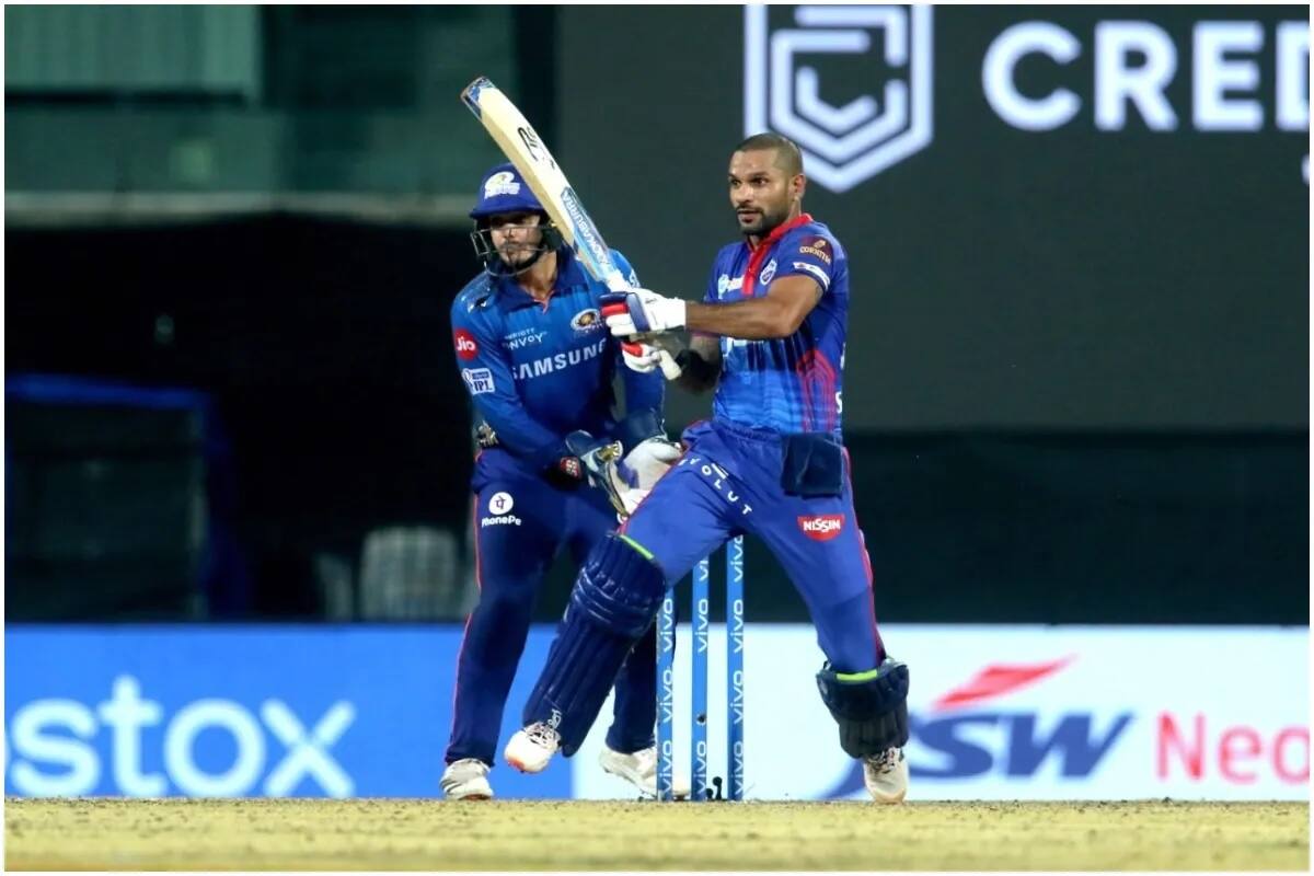  મુંબઇના 138 રનના લક્ષ્યાંકનો પીછો કરતાં દિલ્હીના ઓપનર શિખર ધવન (45) અને સ્ટીવ સ્મિથ (33)ની ઇનિંગ્સની મદદથી 19.1 ઓવરમાં ચાર વિકેટે 138 રન બનાવીને જીત મેળવી હતી. લલિત યાદવે 22 રનની અણનમ ઇનિંગ્સ પણ રમી હતી. (PIC: PTI)