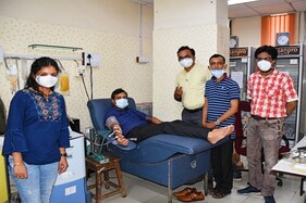 સુરત : દર્દીનો જીવ બચાવવા પોતાનું ઓક્સીજન માસ્ક કાઢી નાખનારા ડૉ.સંકેતે ફરી કર્યુ માનવતાનું કામ