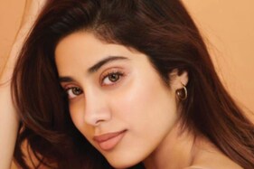 જ્હાનવી કપૂર માલદીવ્સમાં ફિટનેસ ટ્રેનર સાથે માણી રહી છે વેકેશનની મઝા