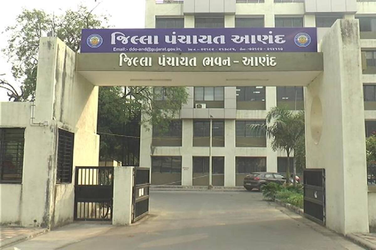  રિક્ષાચાલકની રીક્ષામાં બેસનાર વાસણા ગામ ના મહિલા મુસાફર હંસા બેન સોલંકી ના જણાવ્યા પ્રમાણે રીક્ષા ચાલાક ભાઇલાલ ભાઈ ભોઈ તેમની રીક્ષા માં બેસનાર મુસાફર ને સૅનેટાઇઝ કરી તે પોતે પીપીઈ કીટ પહેરી મુસાફરોને નિયત સ્થળે વ્યાજબી ભાડું લઇ પહોંચાડી આ કોરોના સમયમાં સાવધાની સાથે વર્તી રહ્યા છે.