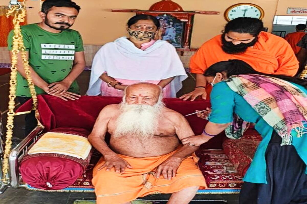 તાજેતરમાં જ સરકાર દ્વારા શરૂ એવા વેક્સીનેશન કાર્યક્રમ અંતર્ગત ભારતી બાપુએ સરખેજ આશ્રમ ખાતે કોરોનાની વેક્સીન લીધી હતી. બાપુએ આ વેક્સીન લઈને તમામ વડીલોને અને લાયક લોકોને વેક્સીન લેવા માટે આહ્મવાન કર્યુ હતું.
