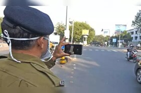 ગાંધીનગર : ટૂ વ્હીલર અને ફોર વ્હીલરમાં પોલીસ દ્વારા માસ્ક સિવાય અન્ય દંડ વસુલવામાં નહીં આવે